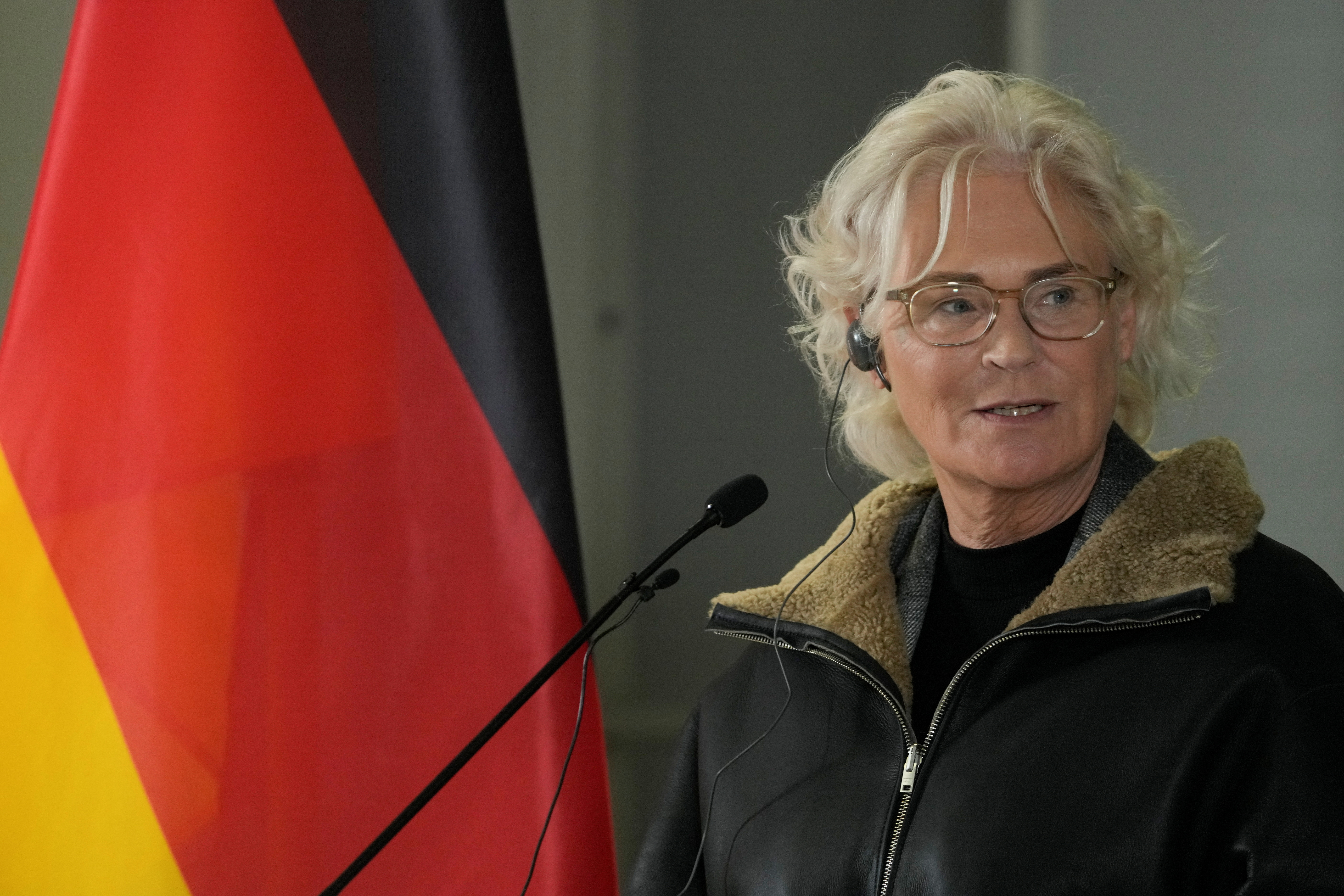 Helicopter flight revives attacks on German defense minister as key  election looms – POLITICO