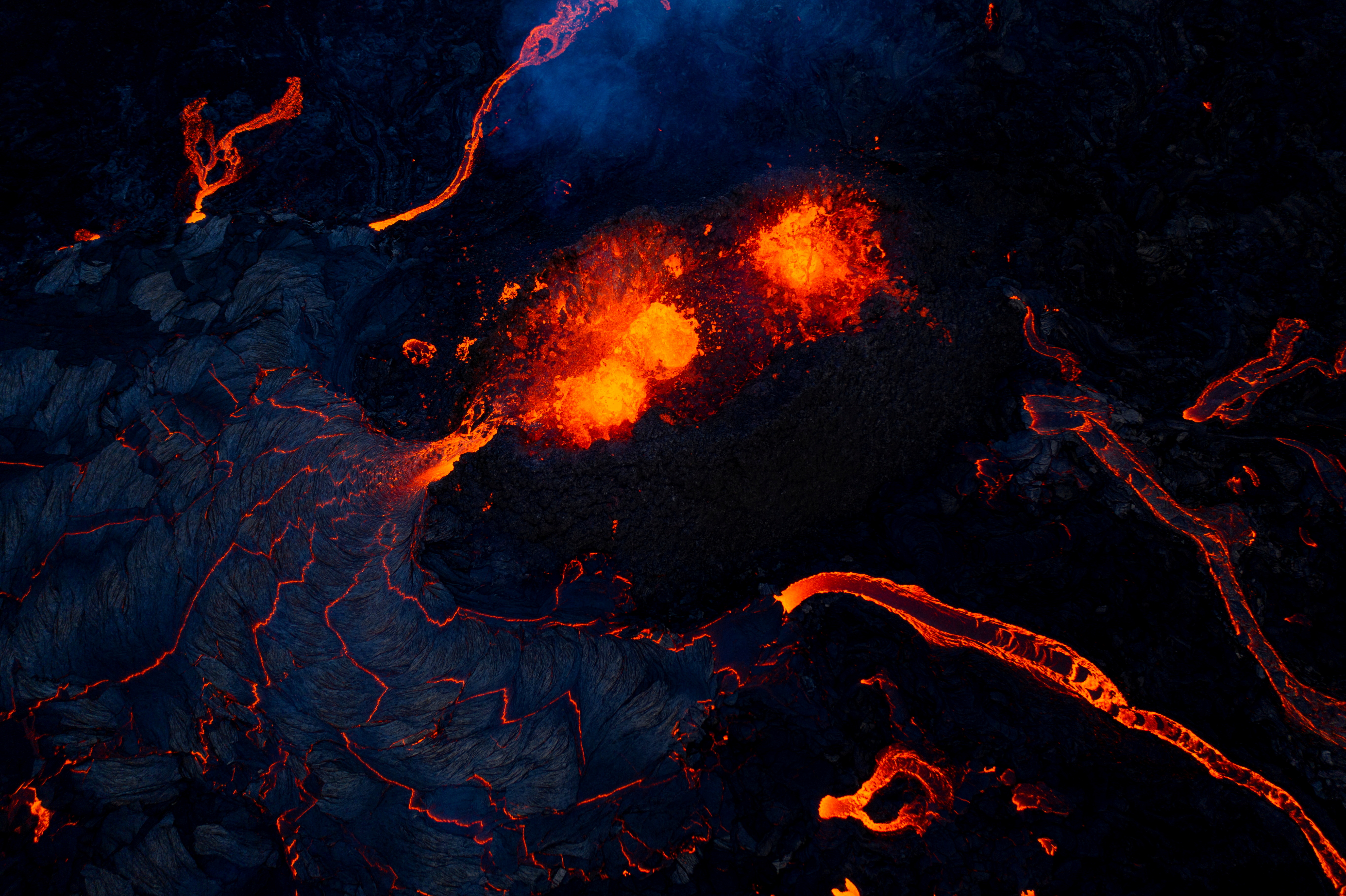 Lava oozes from a new fissure near Fagradalsfjall