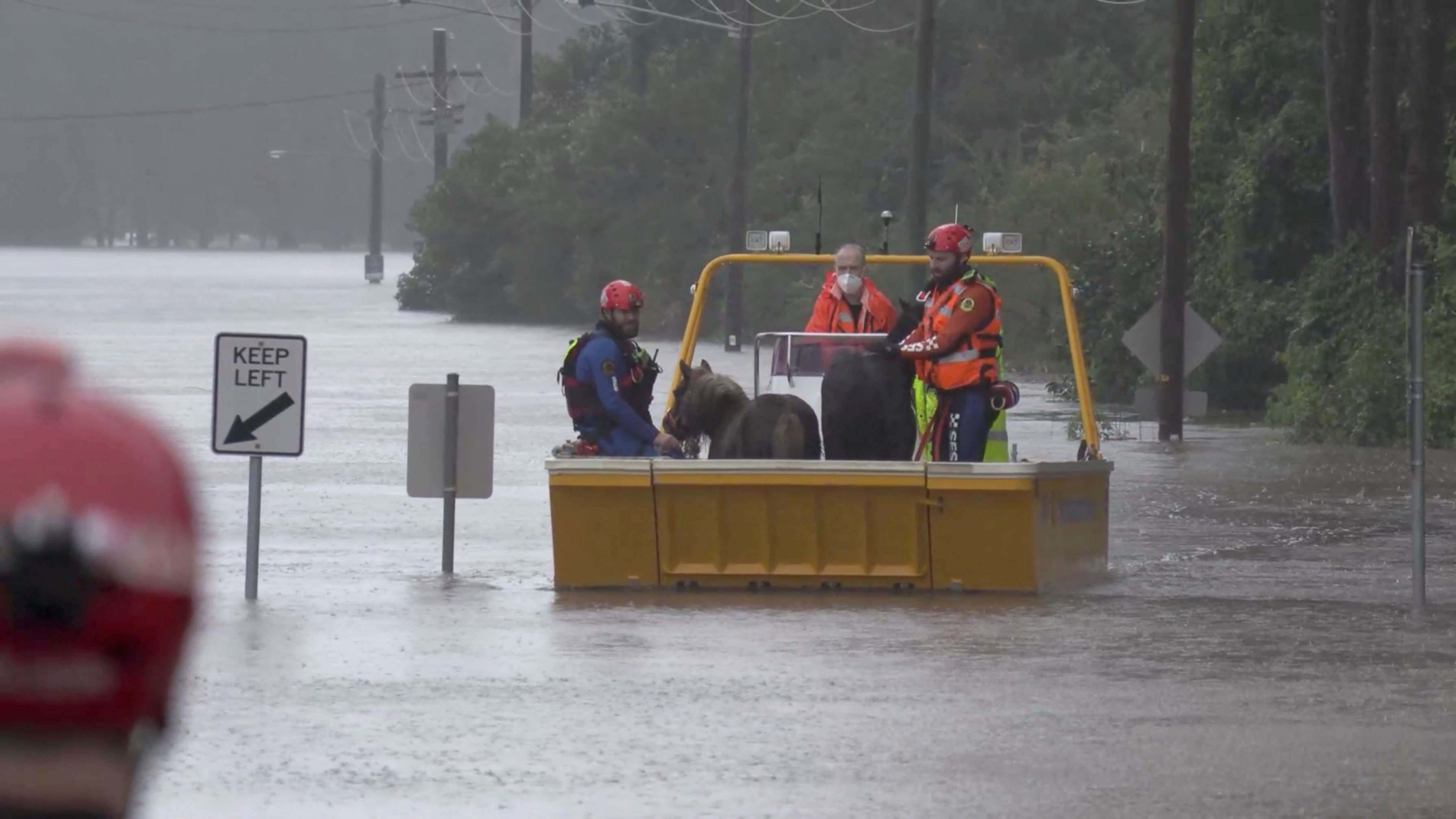 Floods Hit Southeast Australia, Residents Ordered to Evacuations