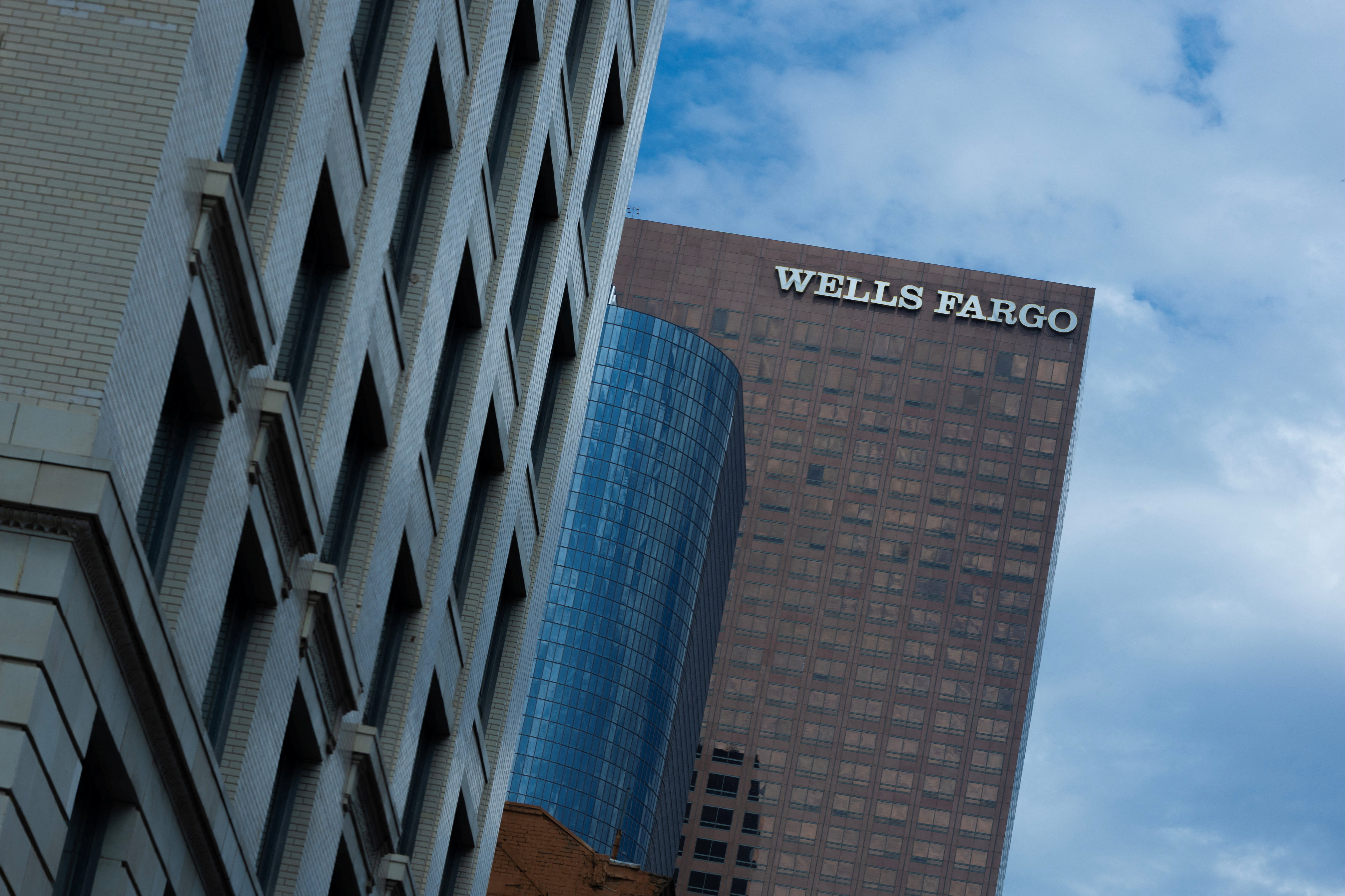 【希少】Wells Fargo & Co パブミラー ウェルズファーゴ 懸賞金 ウェルズ・ファーゴ、26年融資伸び上振れへ 「米経済は健全」 | ロイター