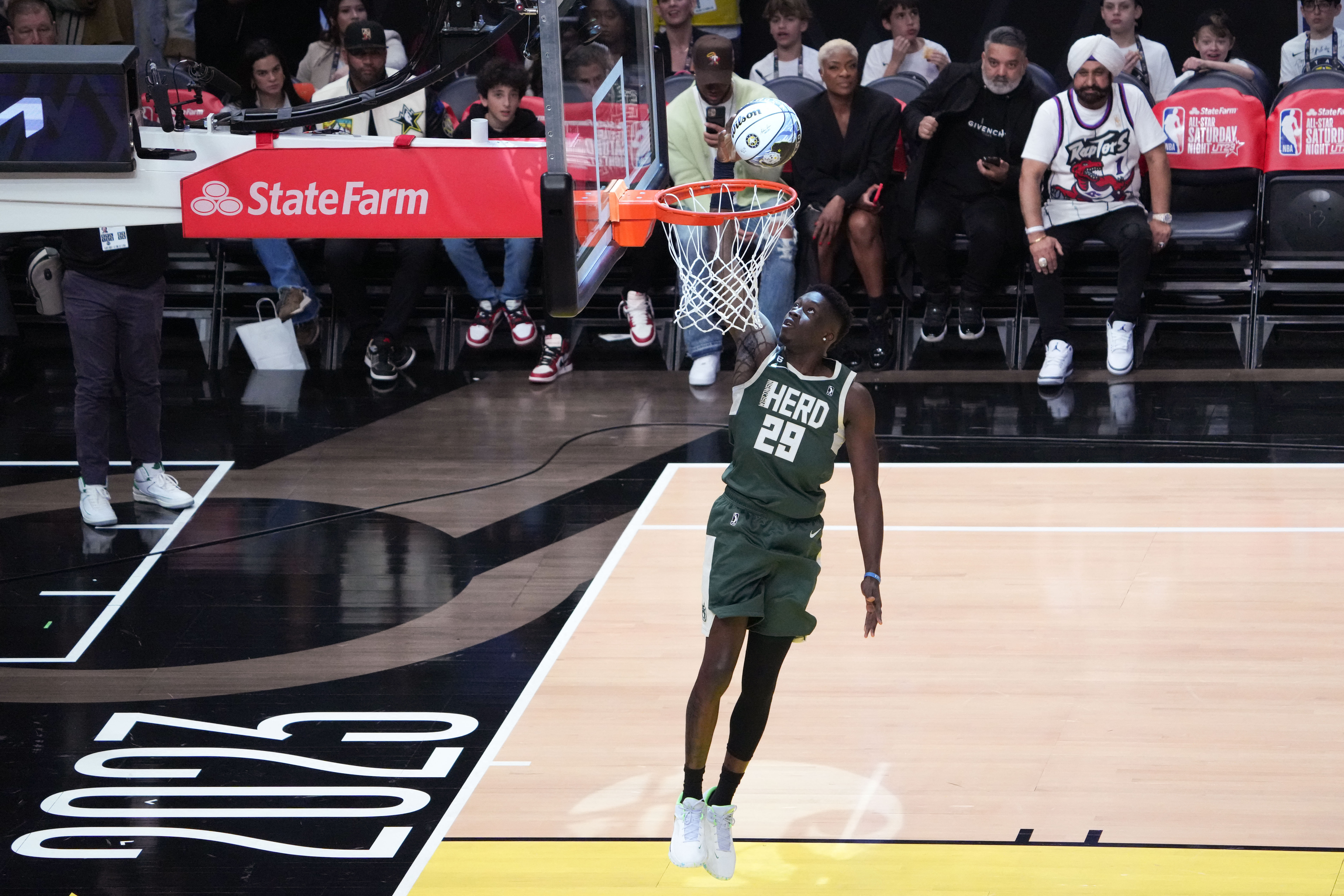 NBA＝アデトクンボ3兄弟、バックスで出場登録へ 史上初 | ロイター