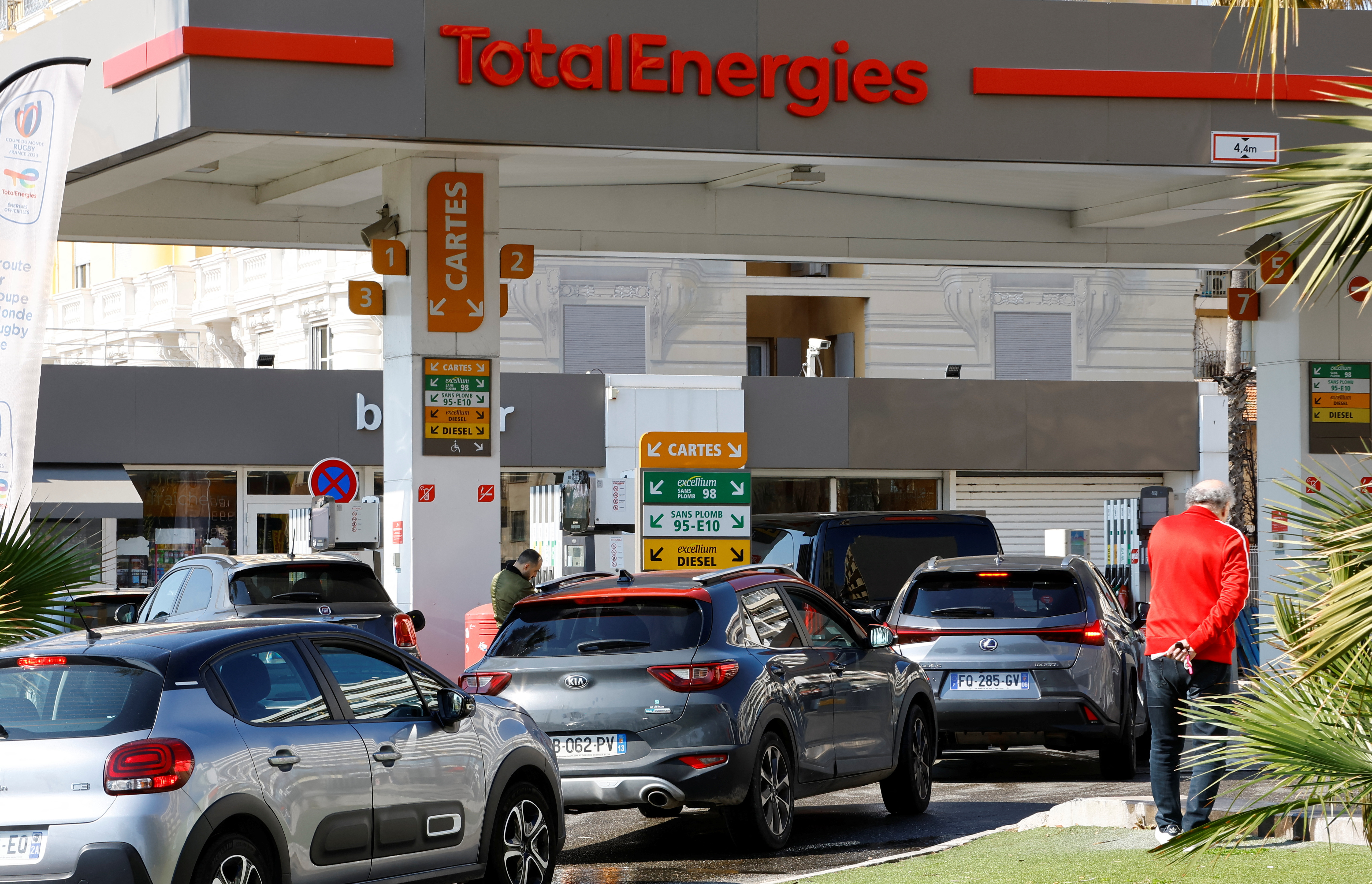 Petrol supplies disrupted in southern France by a strike of French refineries and depots