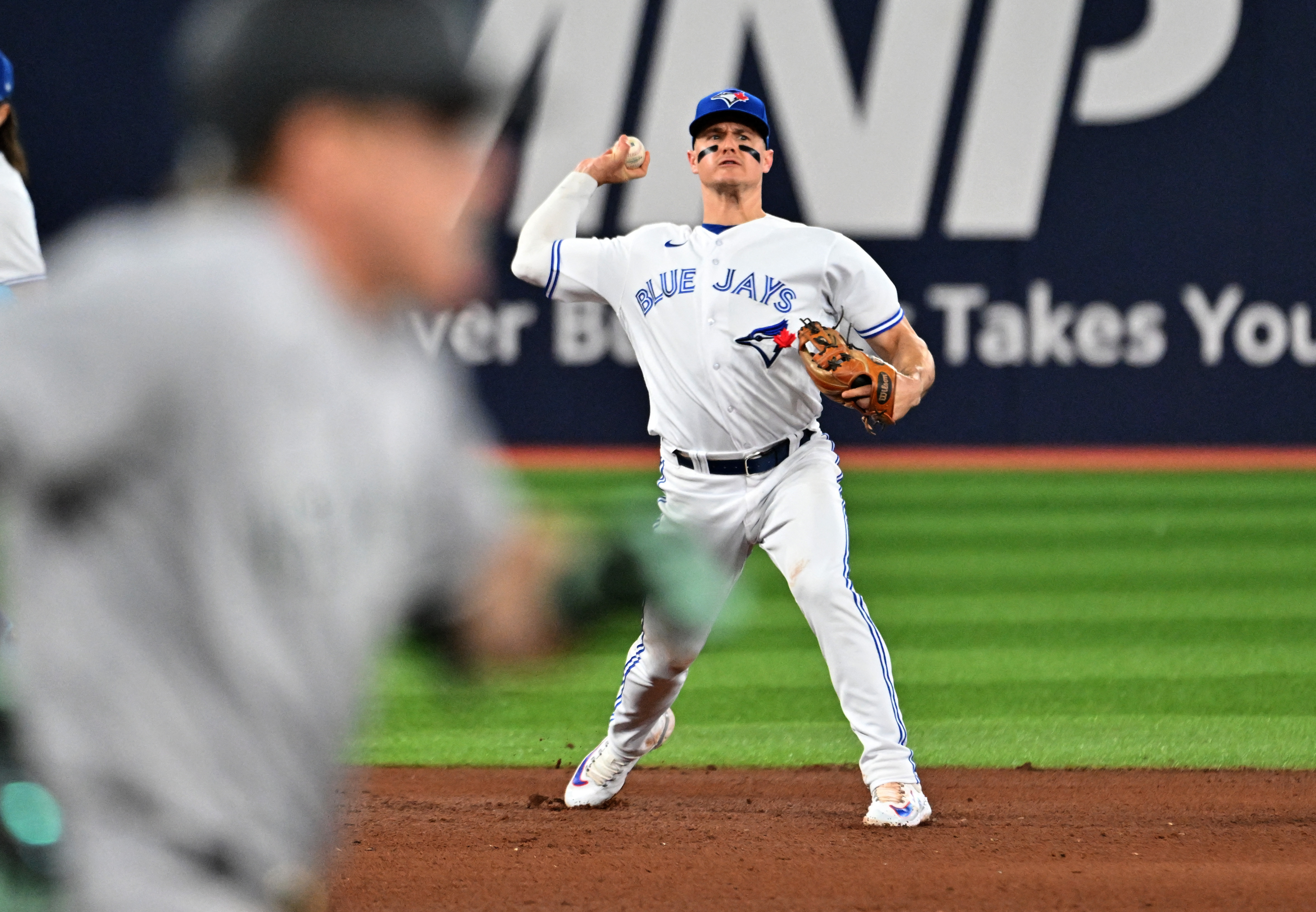 Danny Jansen slugs something to see, walking off Yankees with 10th