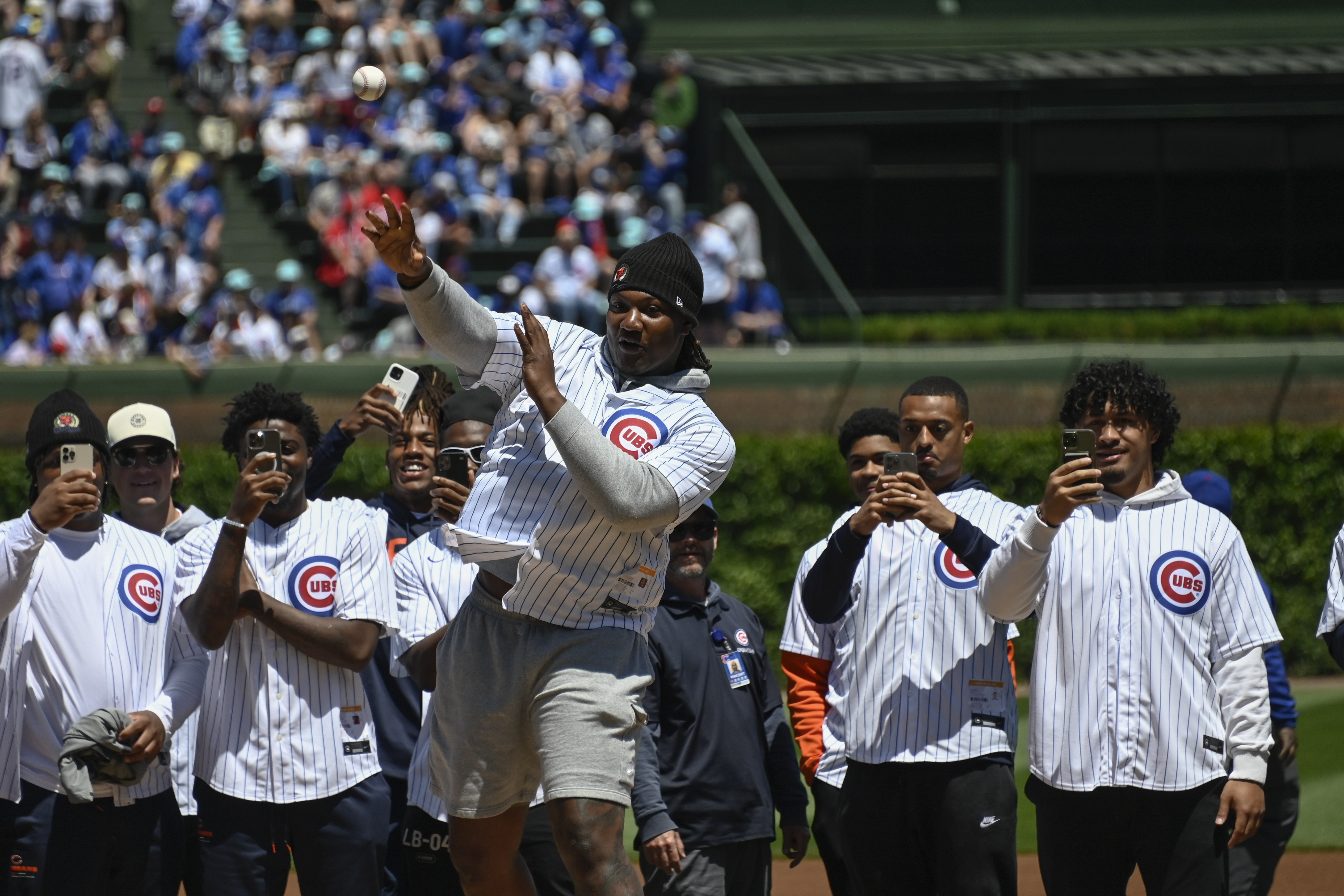 Hunter Greene fires six no-hit innings, Reds trounce Cubs 9-0