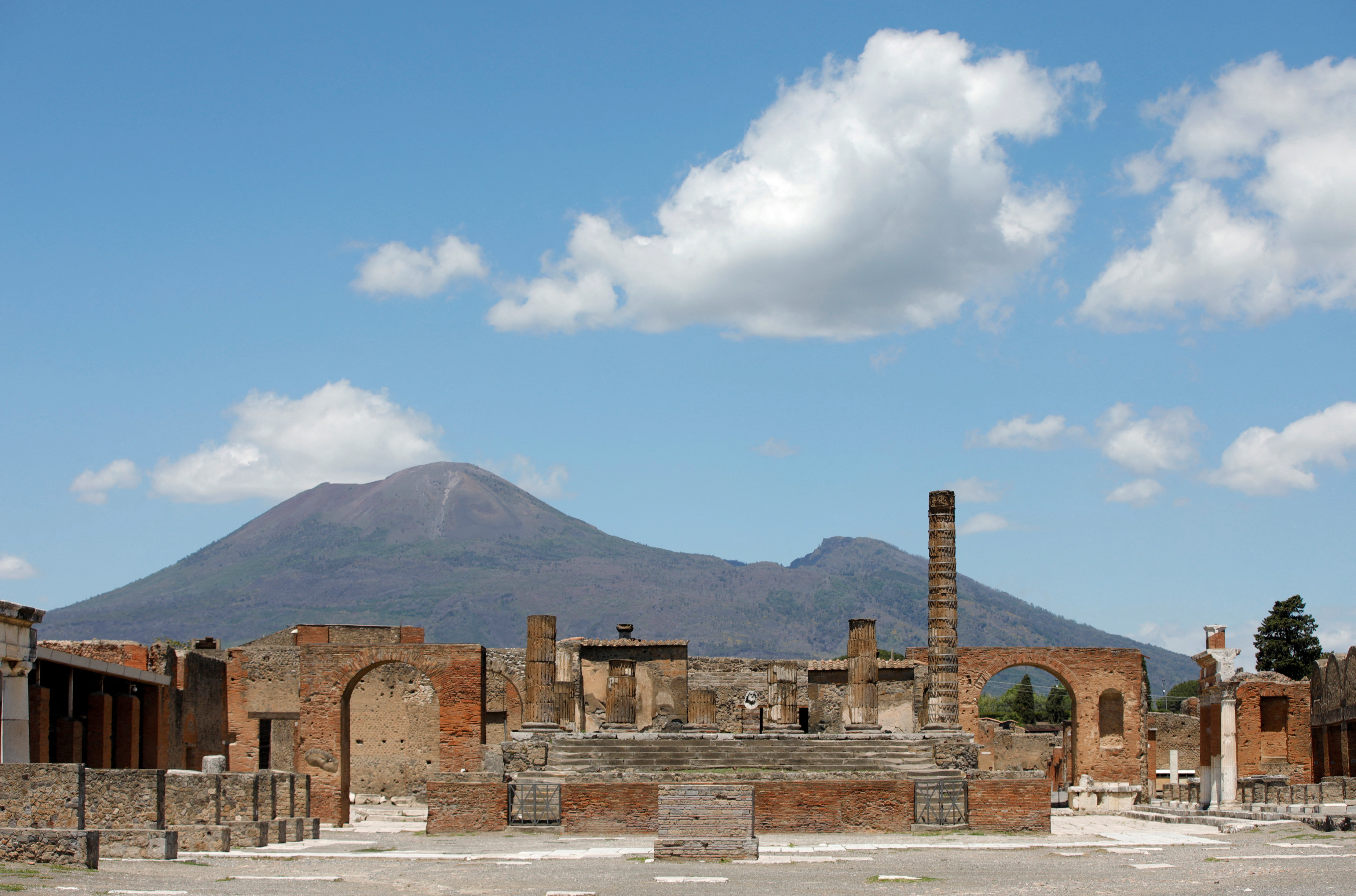 Coronavirus disease (COVID-19) outbreak in Pompeii