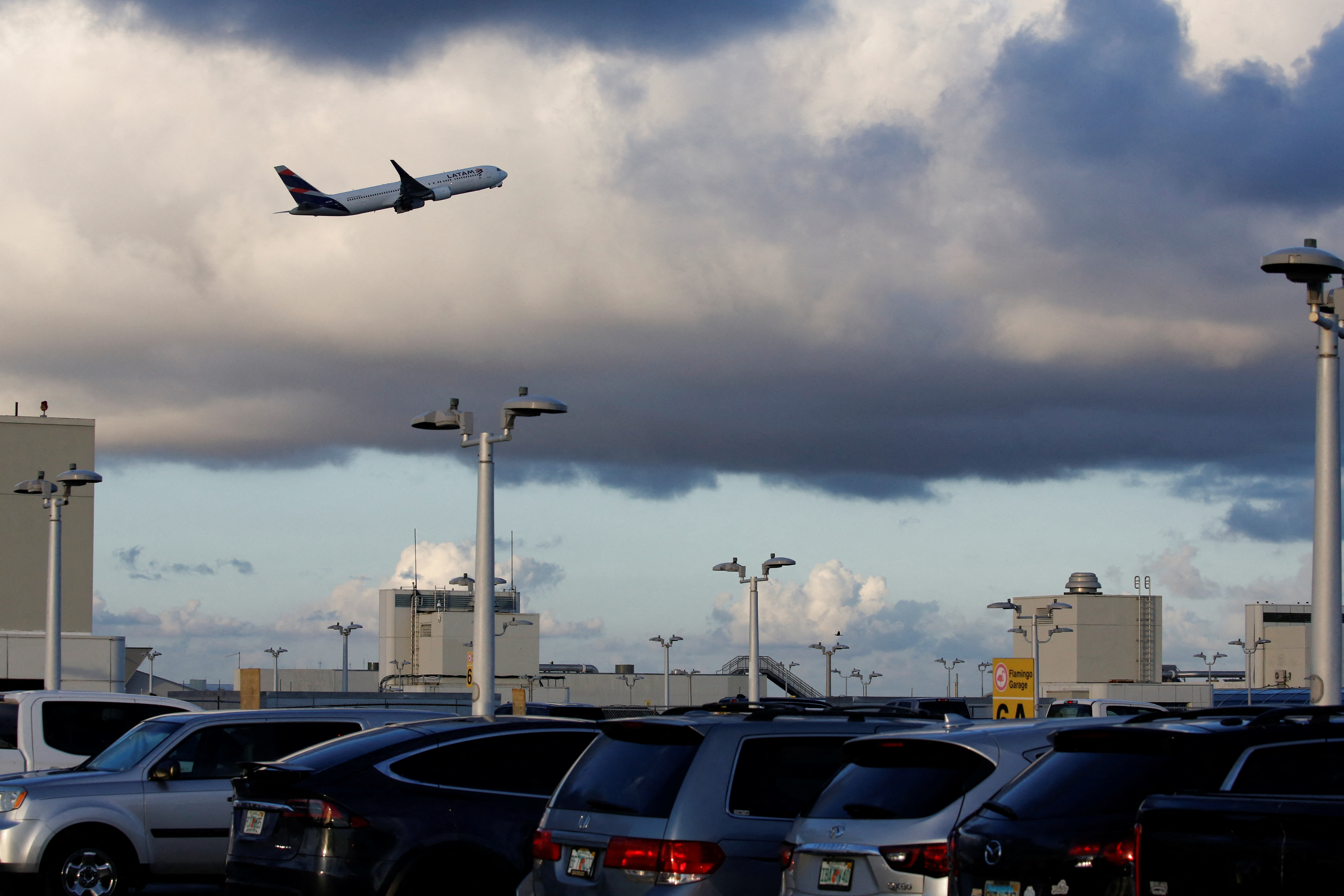 Federal Aviation Administration (FAA) slows the volume of airplane traffic over Florida