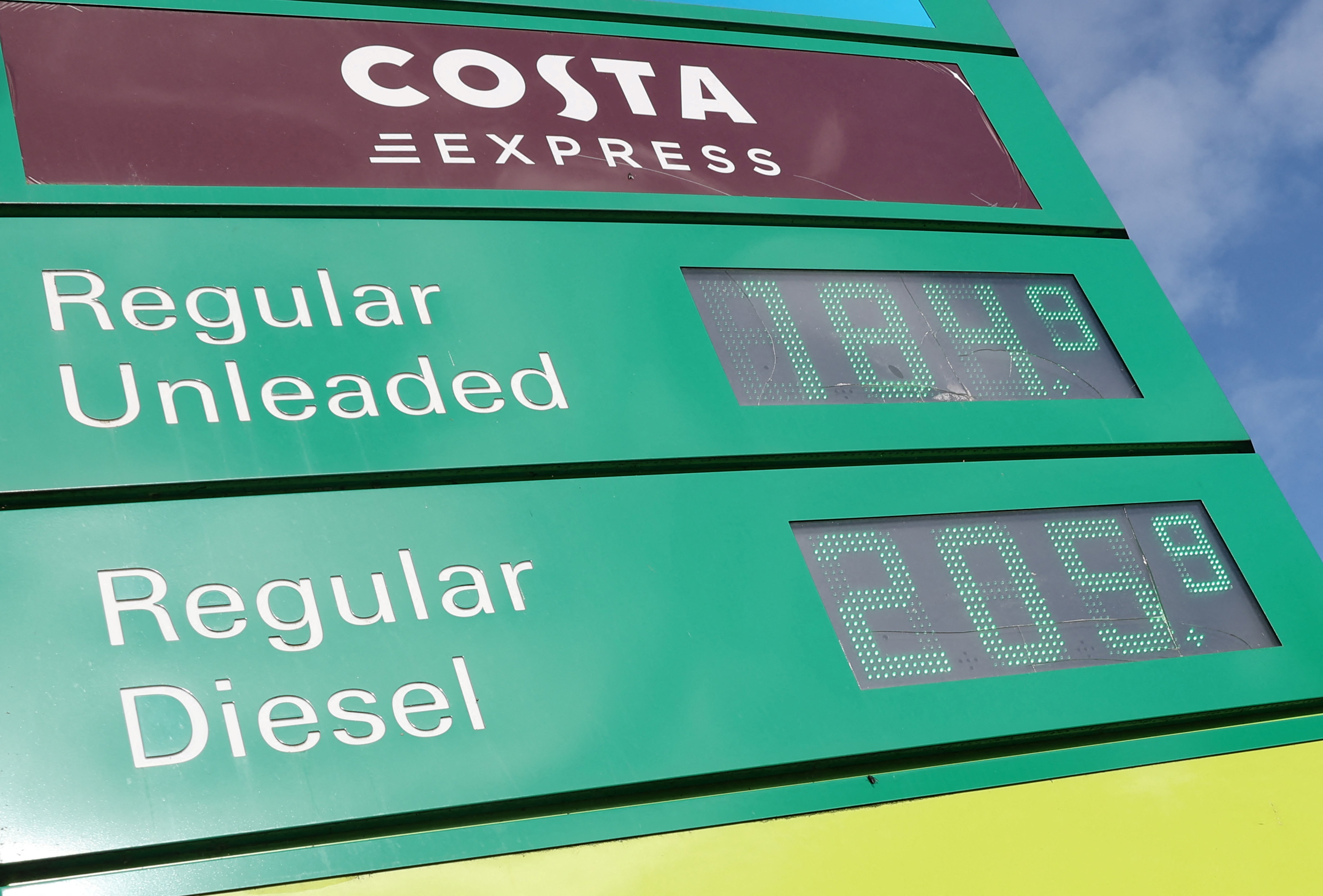 UK Inflation Jumps to 3.3% as Iran War Drives Fuel Price Surge