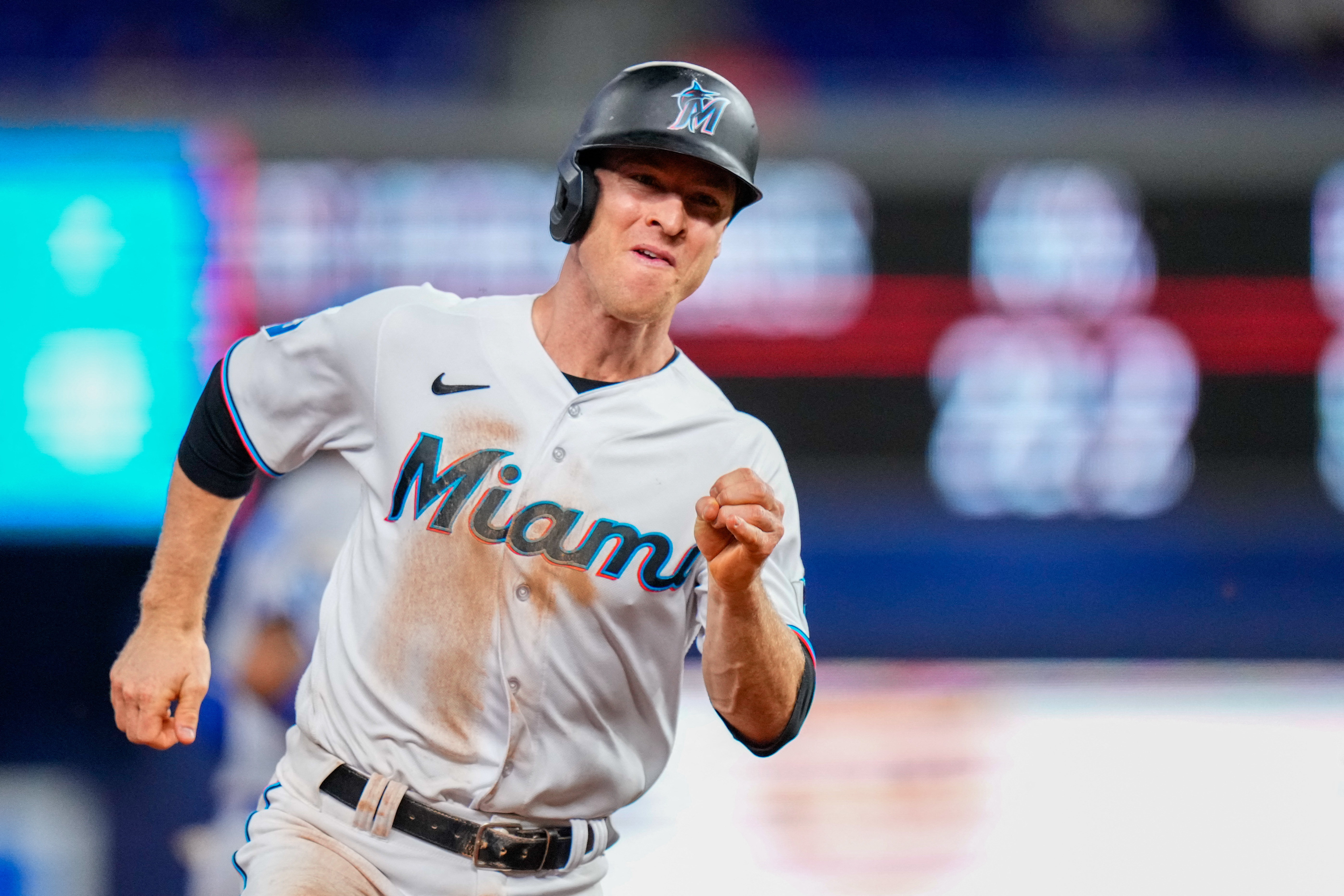 Marlins' Luis Arraez raises league-leading batting average to .403 in  victory over Royals