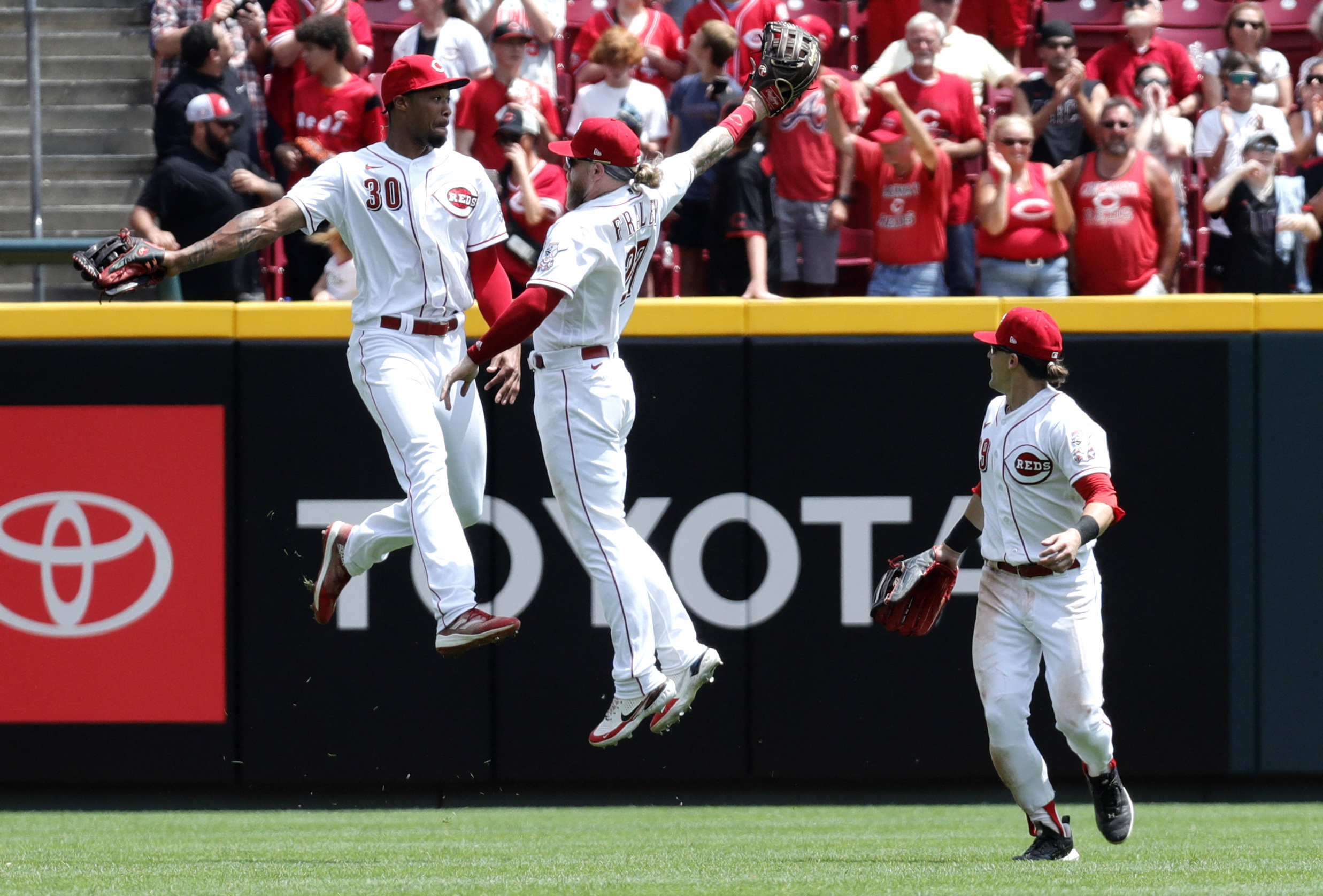 MLB roundup Reds sweep Rockies, win 11th straight Reuters