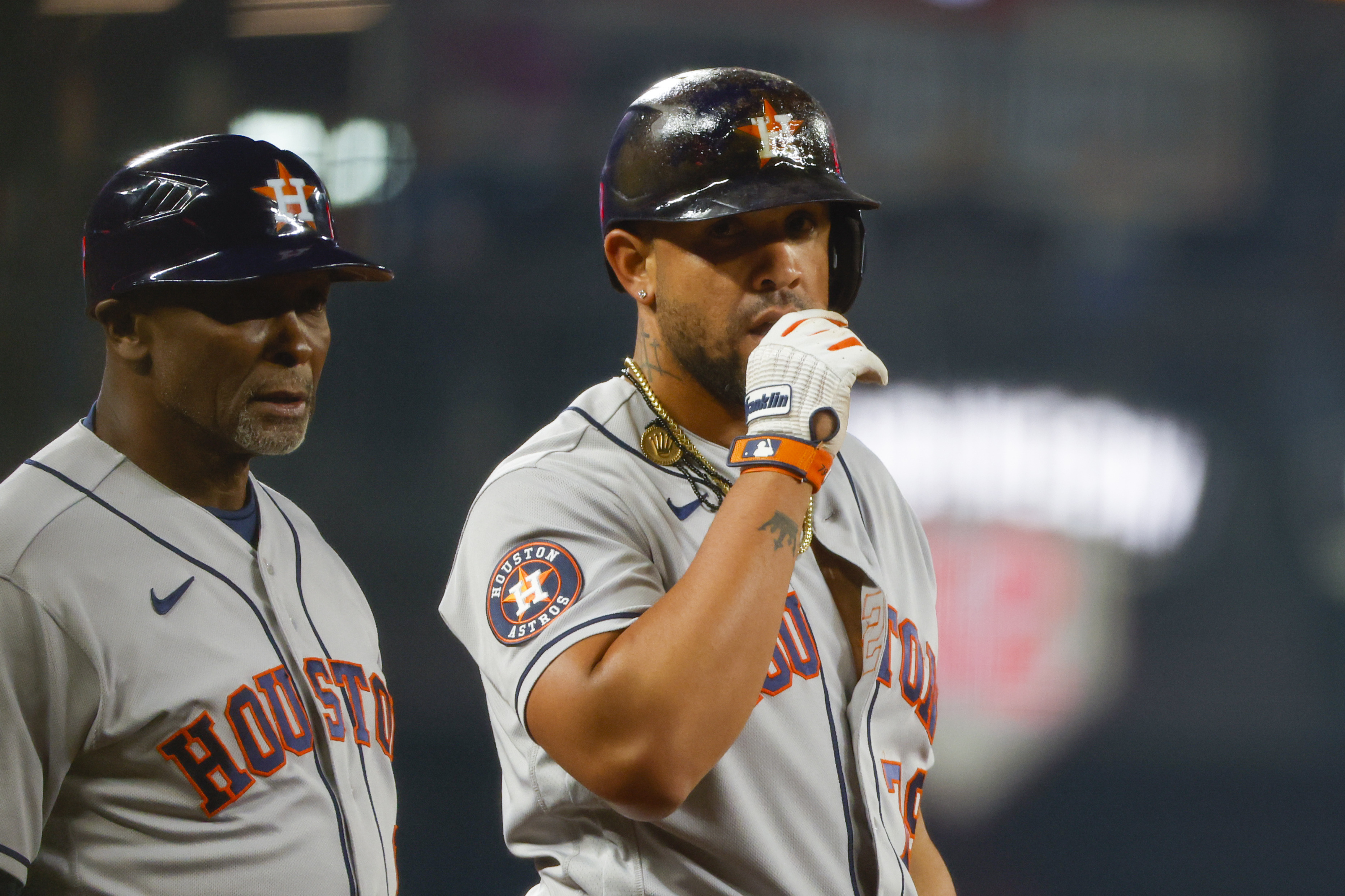 Justin Verlander carries Astros past M's in series opener