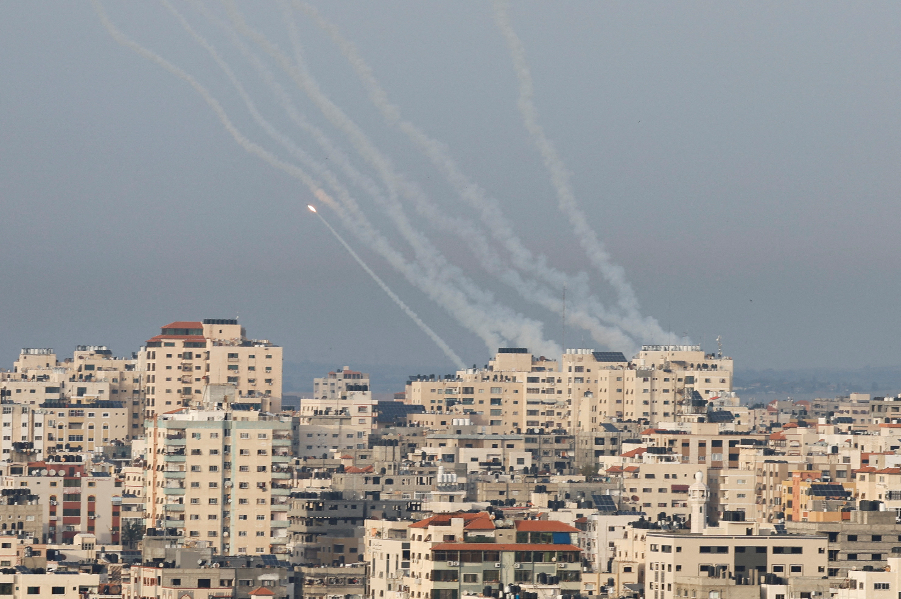 イスラエル、ガザ武装組織の幹部殺害 ロケット弾で国内初の死者も