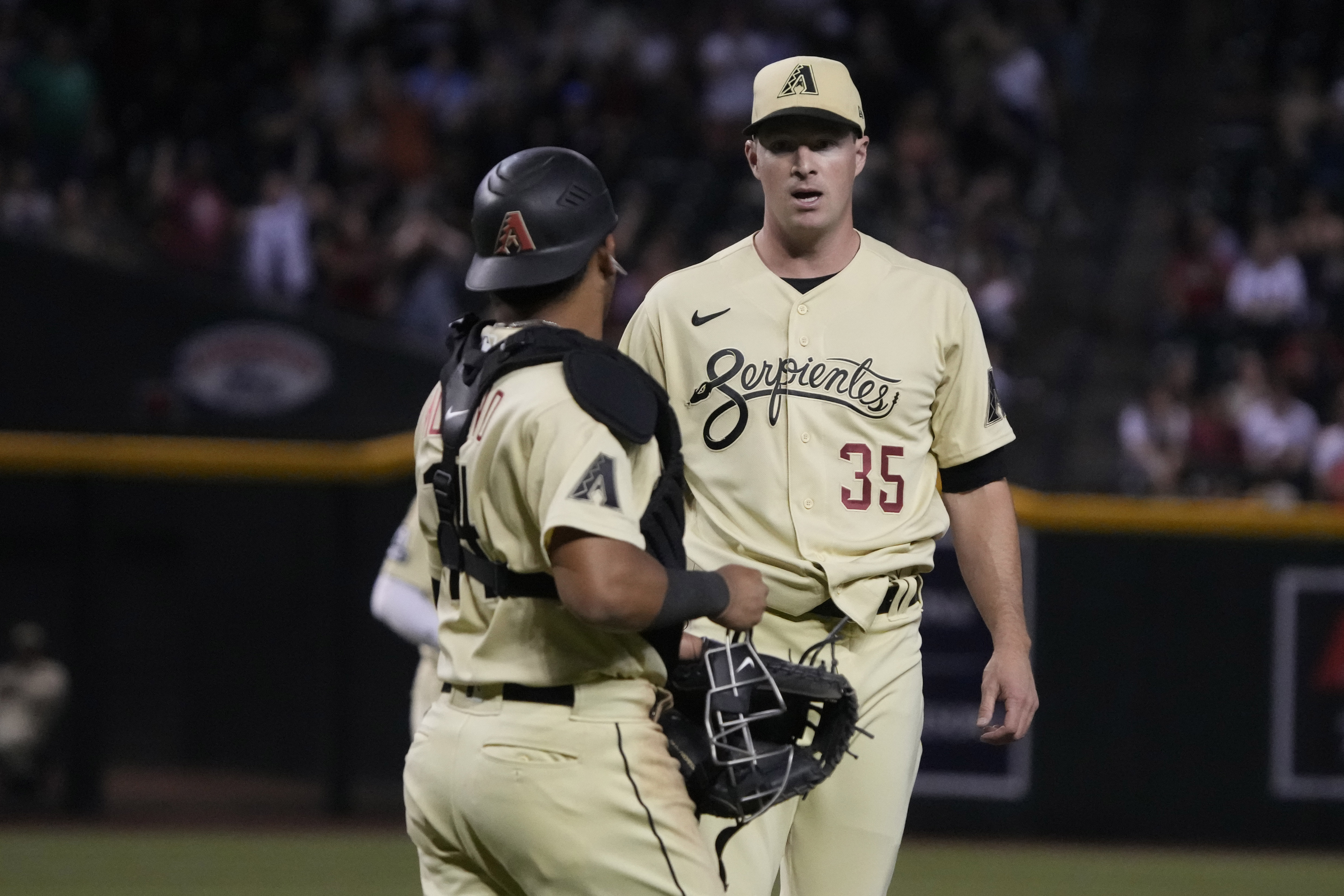 Gallen continues scoreless streak, D-backs top Padres 9-0