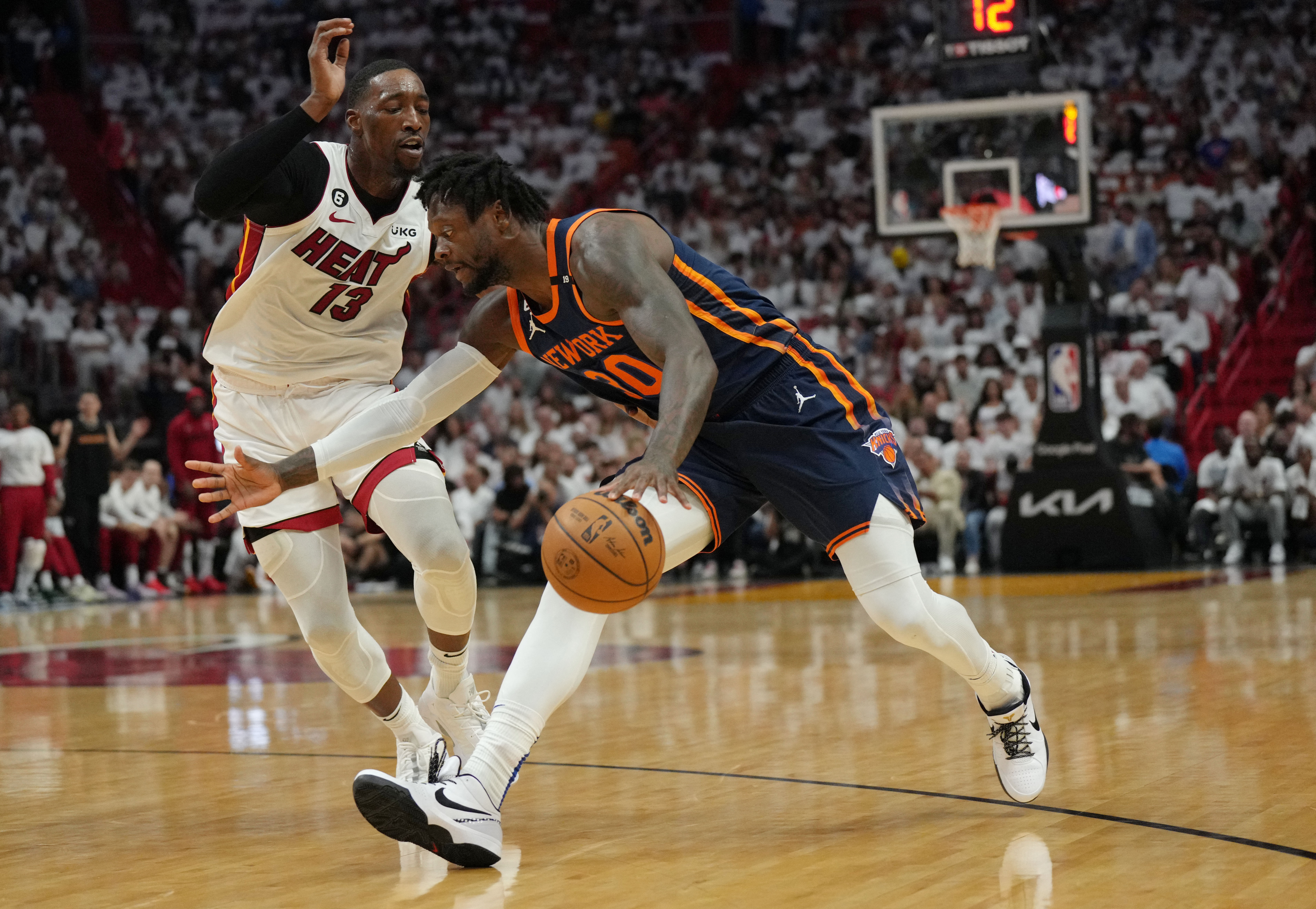 Heat close out Knicks in Game 6 to reach Eastern Conference finals