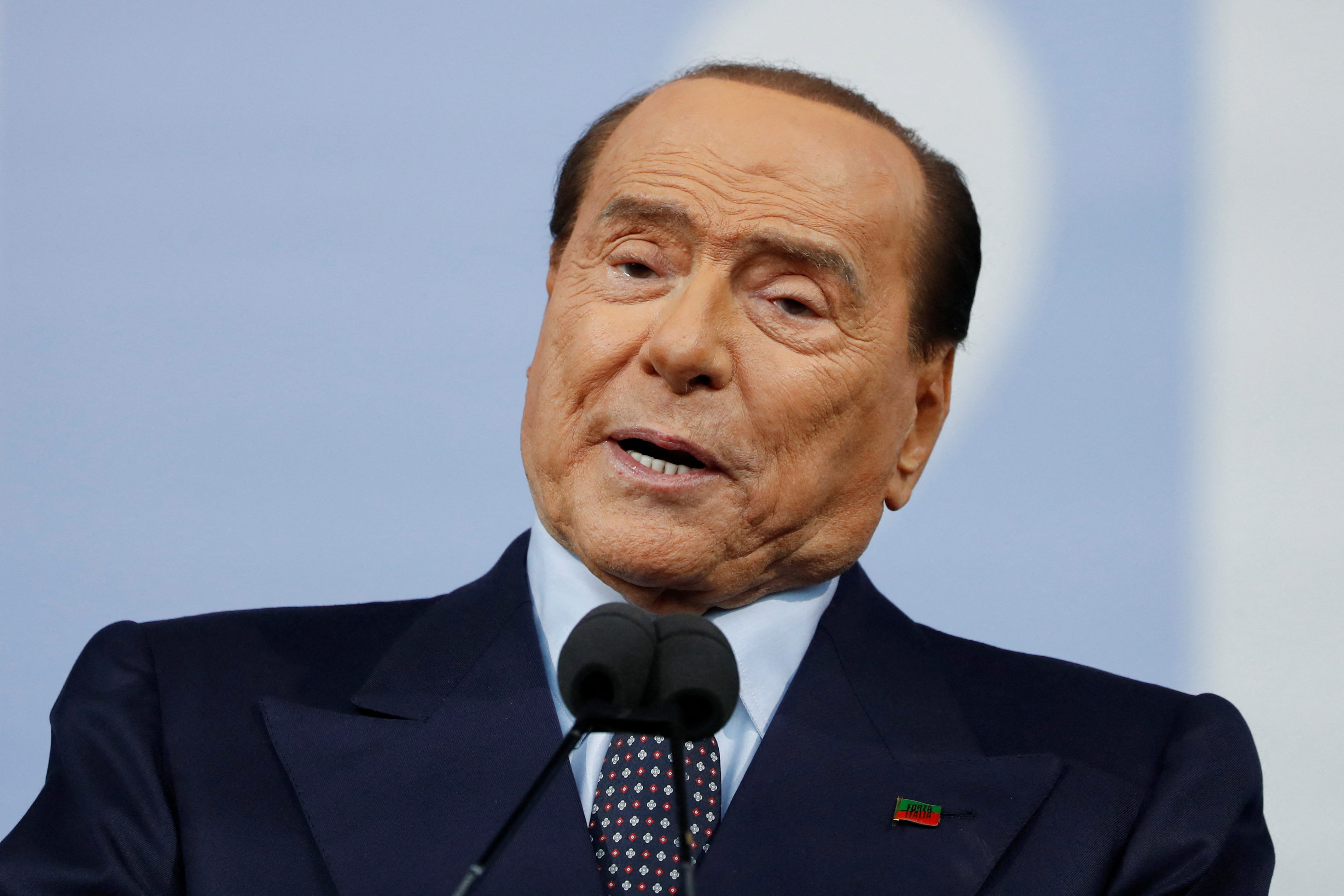 Putin ha invaso Kiev per mettere “persone rispettabili”, dice l’italiano Berlusconi