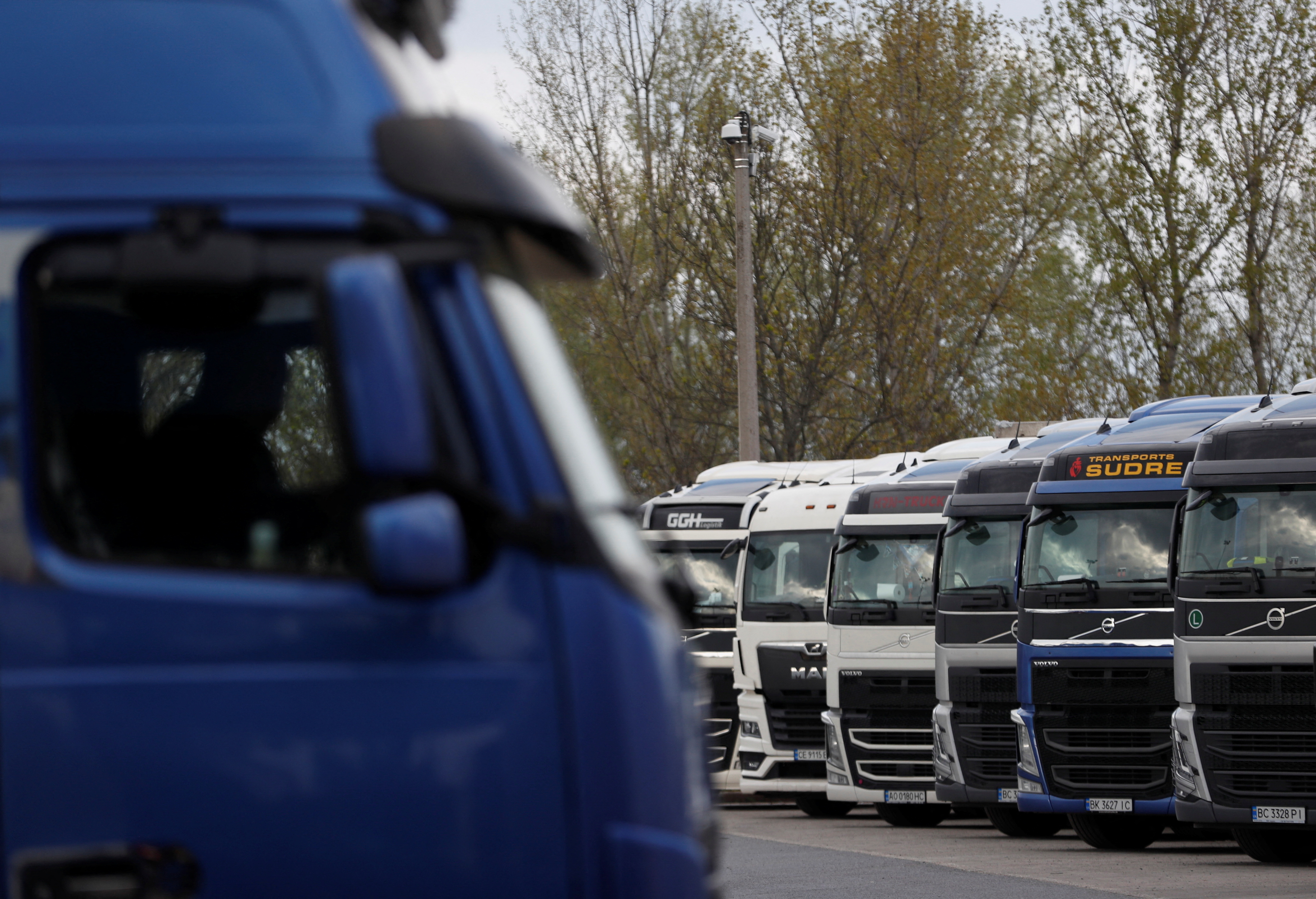 eurUkrainian trucks wait at the Hungarian-Ukrainian border, in Zahony