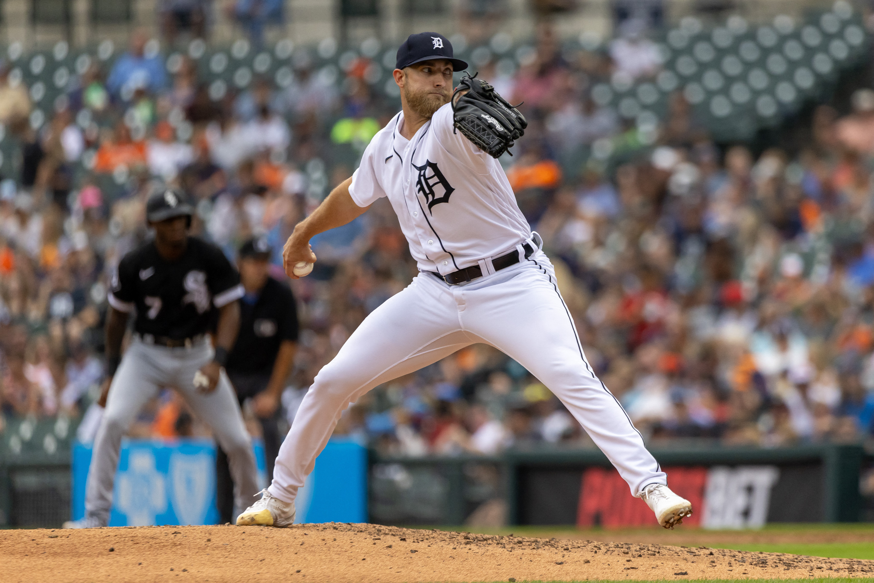 Sawyer Gipson-Long wins debut as Tigers edge White Sox