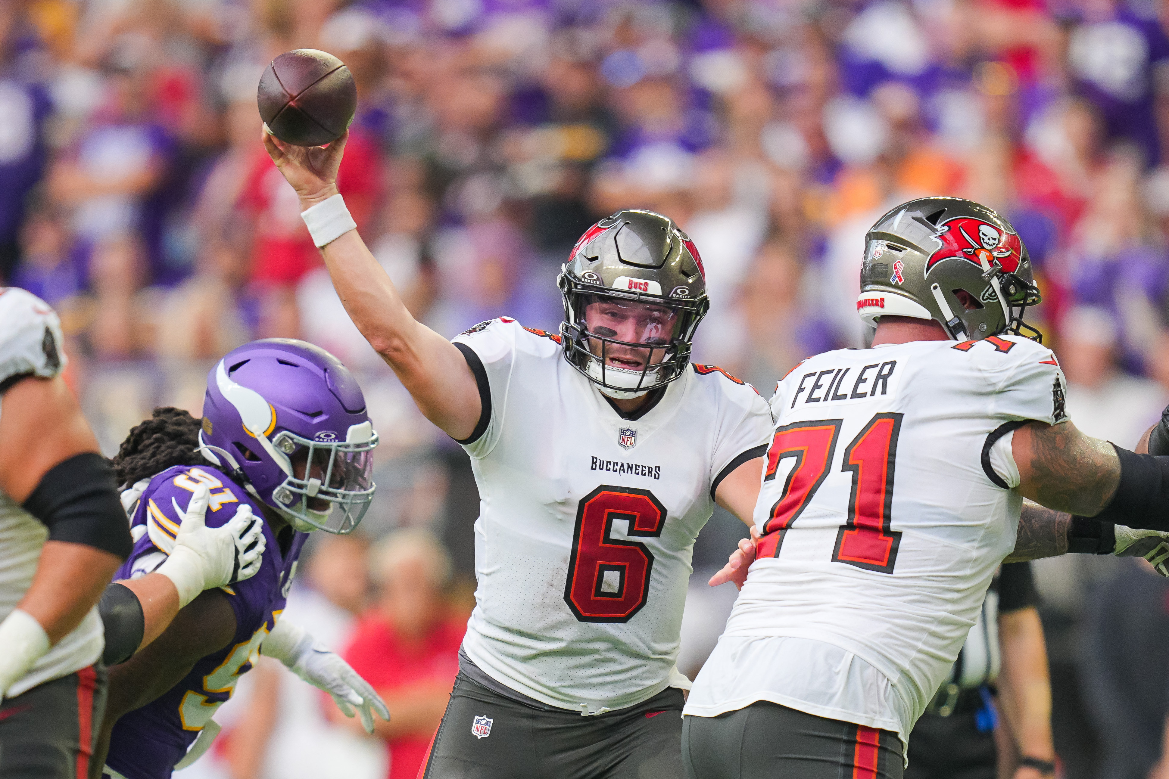 Bucs top Vikings behind Baker Mayfield's 2 touchdowns in first