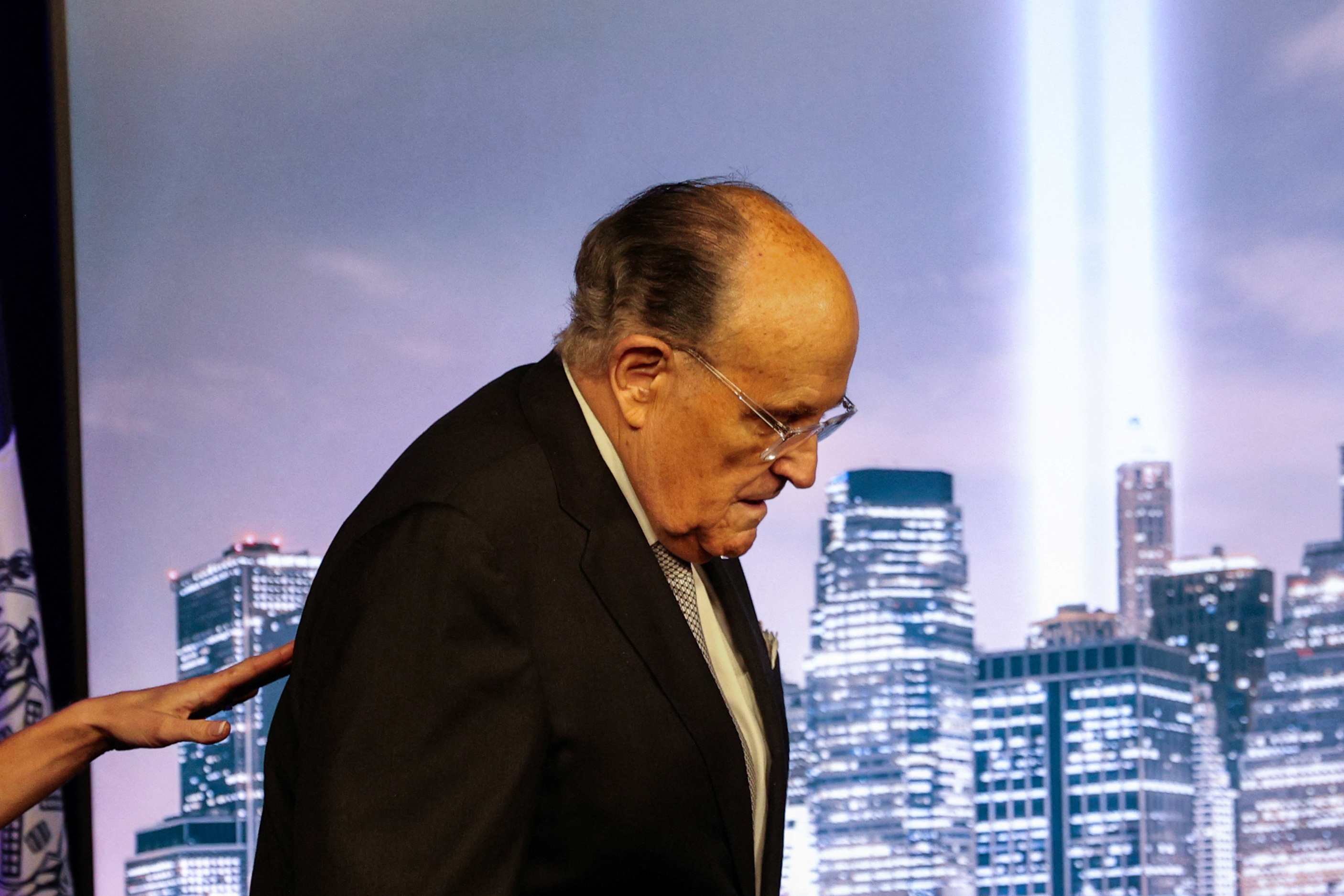 Ο πρώην δήμαρχος της Νέας Υόρκης Ρούντι Τζουλιάνι κάνει παρατηρήσεις για τις επιθέσεις της 11ης Σεπτεμβρίου κατά τη διάρκεια συνέντευξης Τύπου στη Νέα Υόρκη