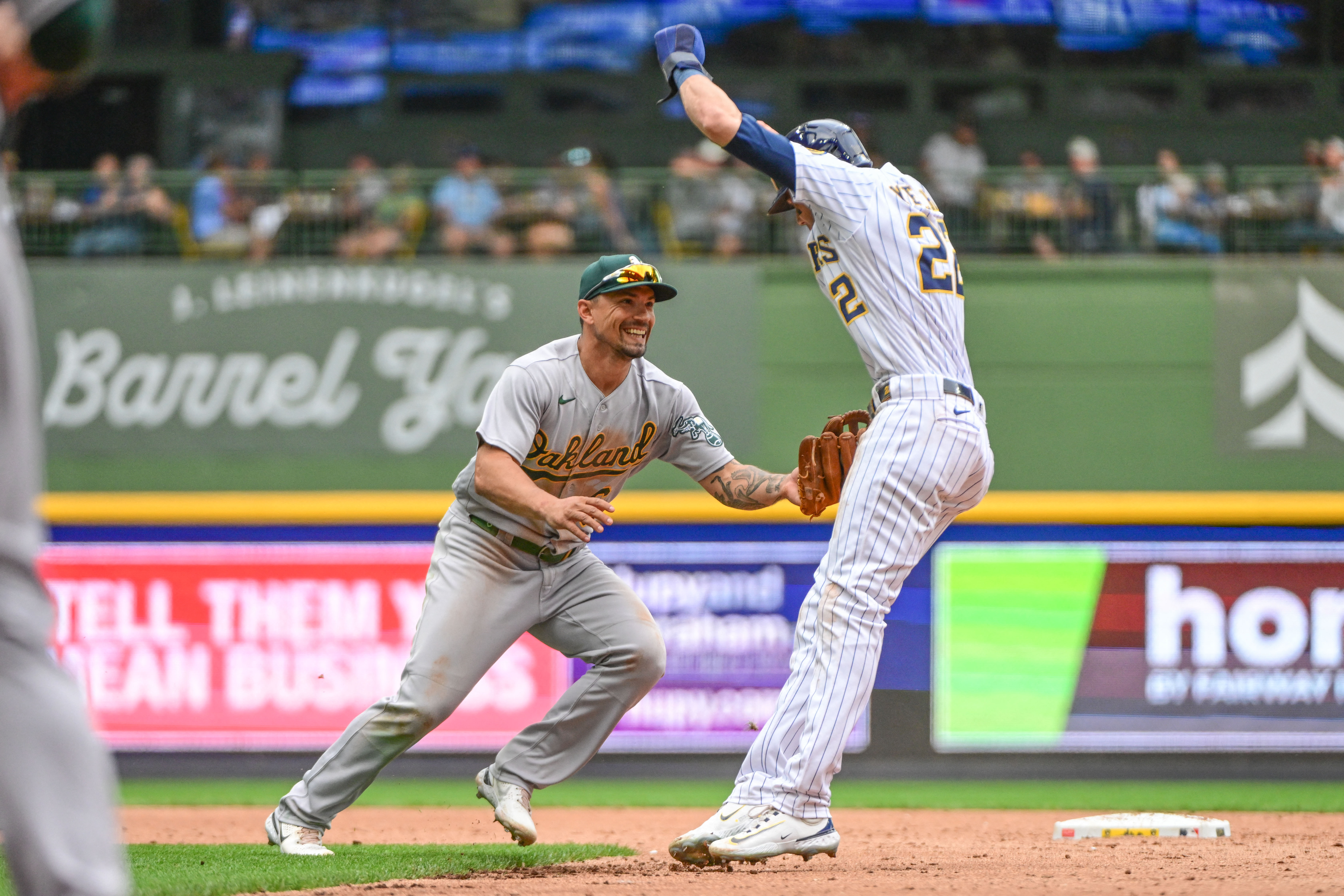 Aledmys Diaz's clutch hit sends A's past Brewers in 10