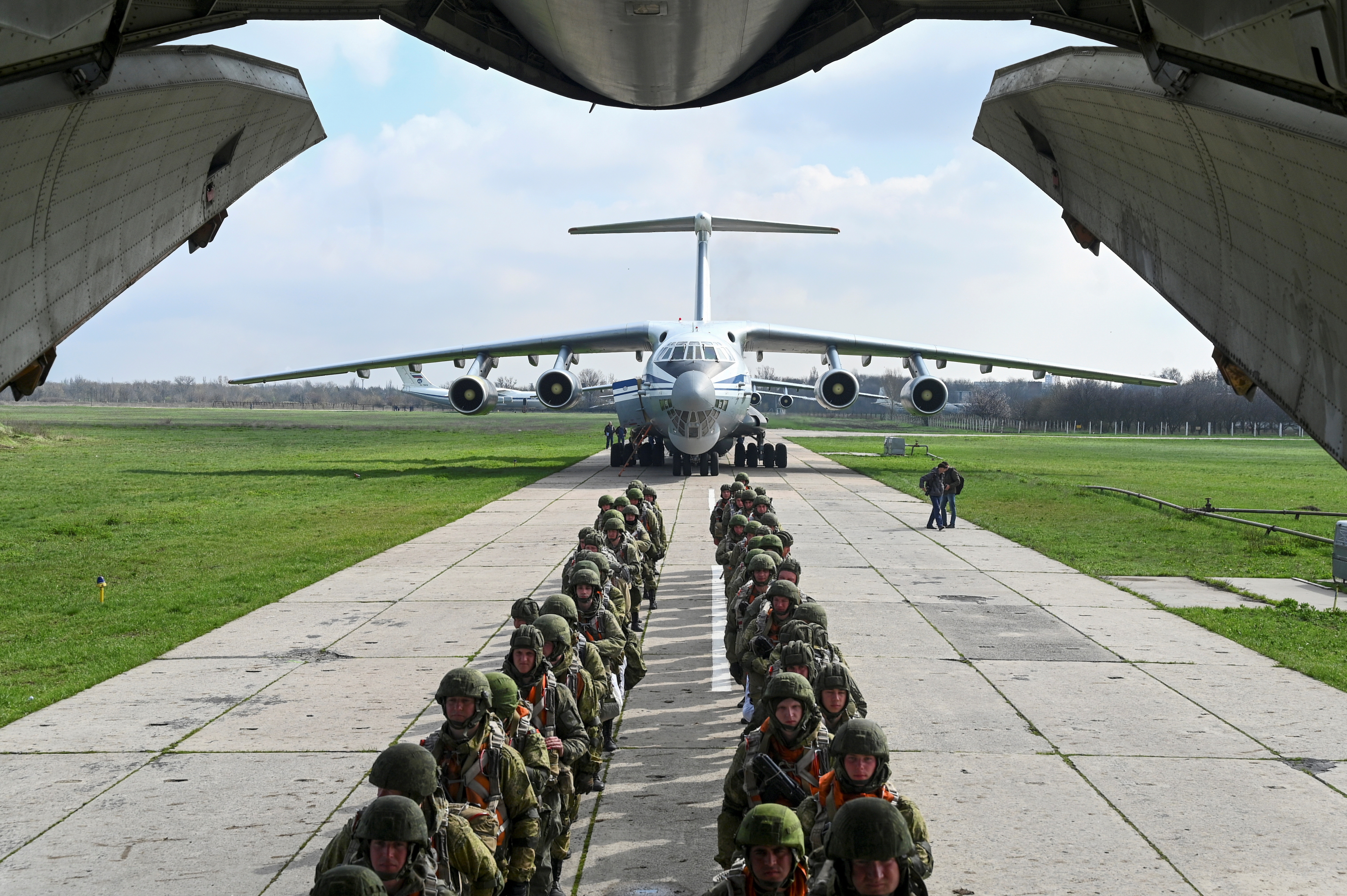 Вместе военно. Российские войска на границе с Украиной. Войска РФ на границе. Военные РФ на границе с Украиной. Войска РФ на границе с Украиной 2021.