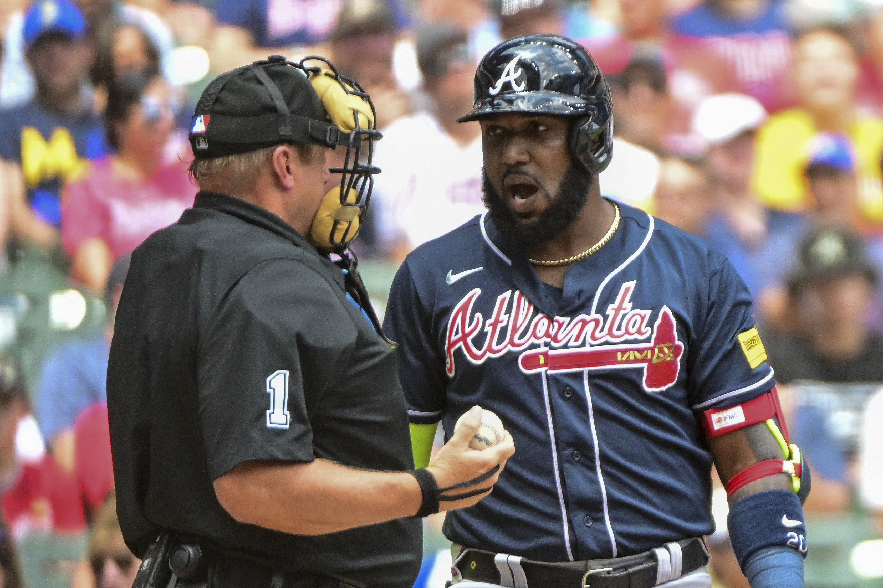 Ozzie Albies powers Braves past Brewers, Baseball