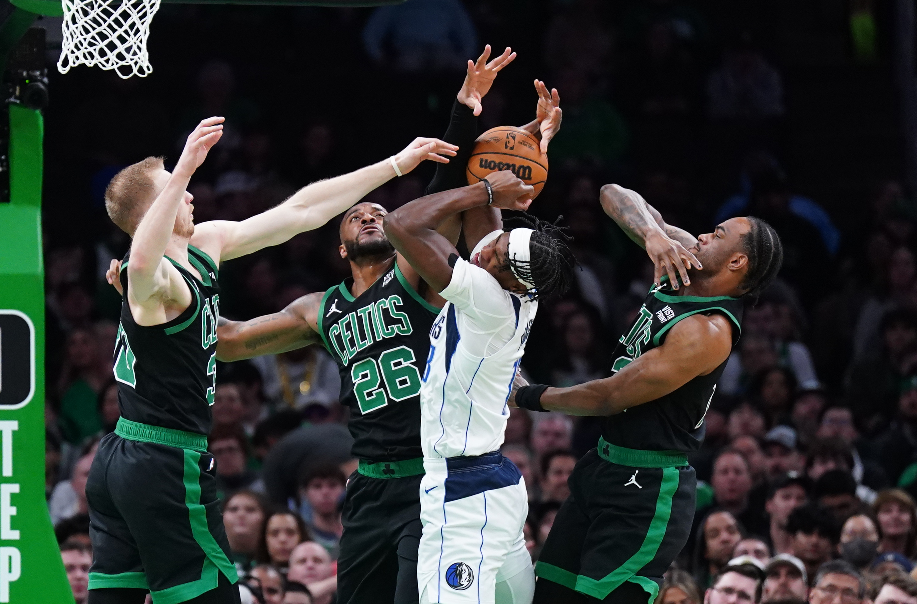 Celtics Bury Mavs With 3-point Barrage, Win 10th Straight | Reuters