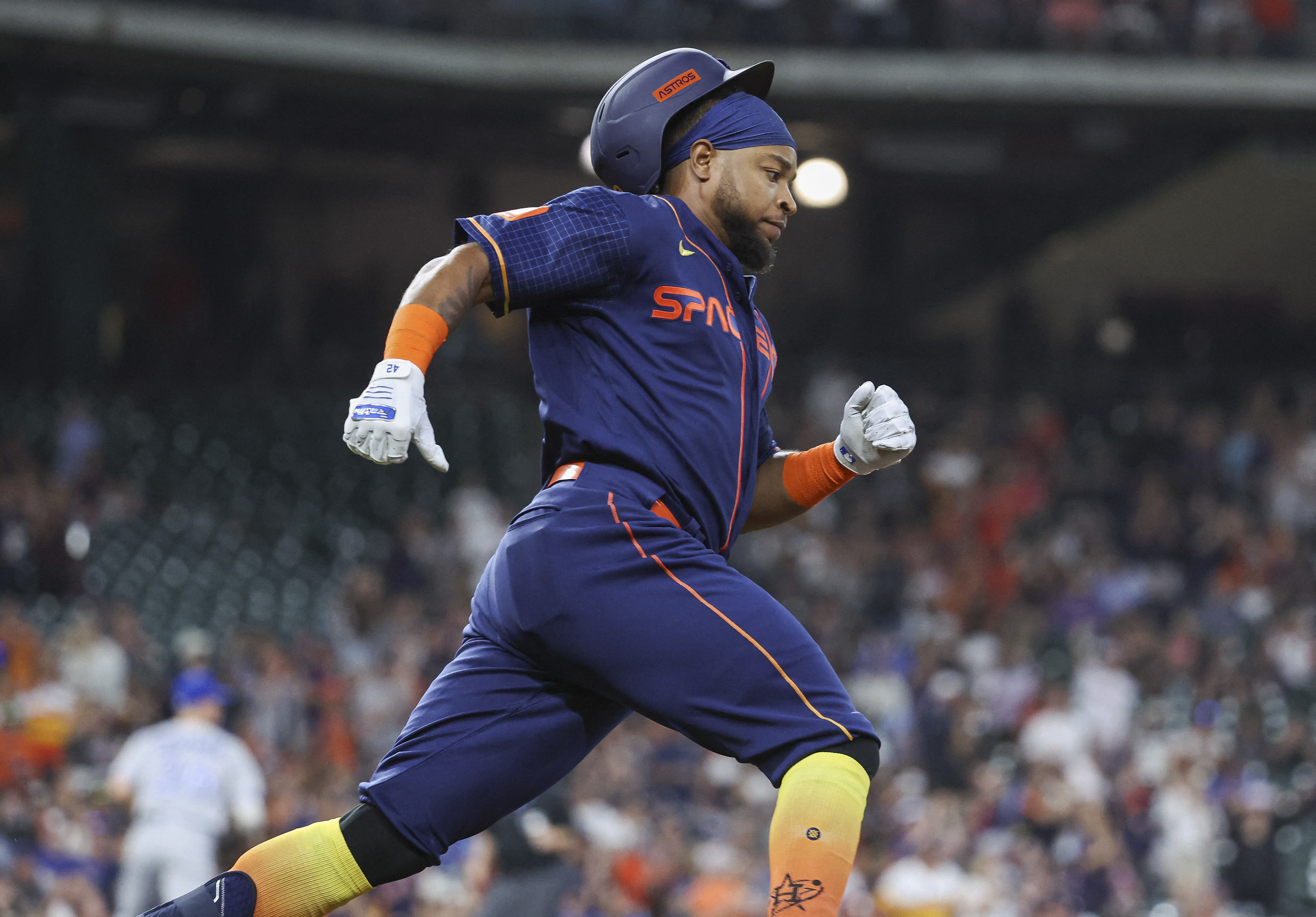 Astros roll a 7 in first inning, rout Blue Jays