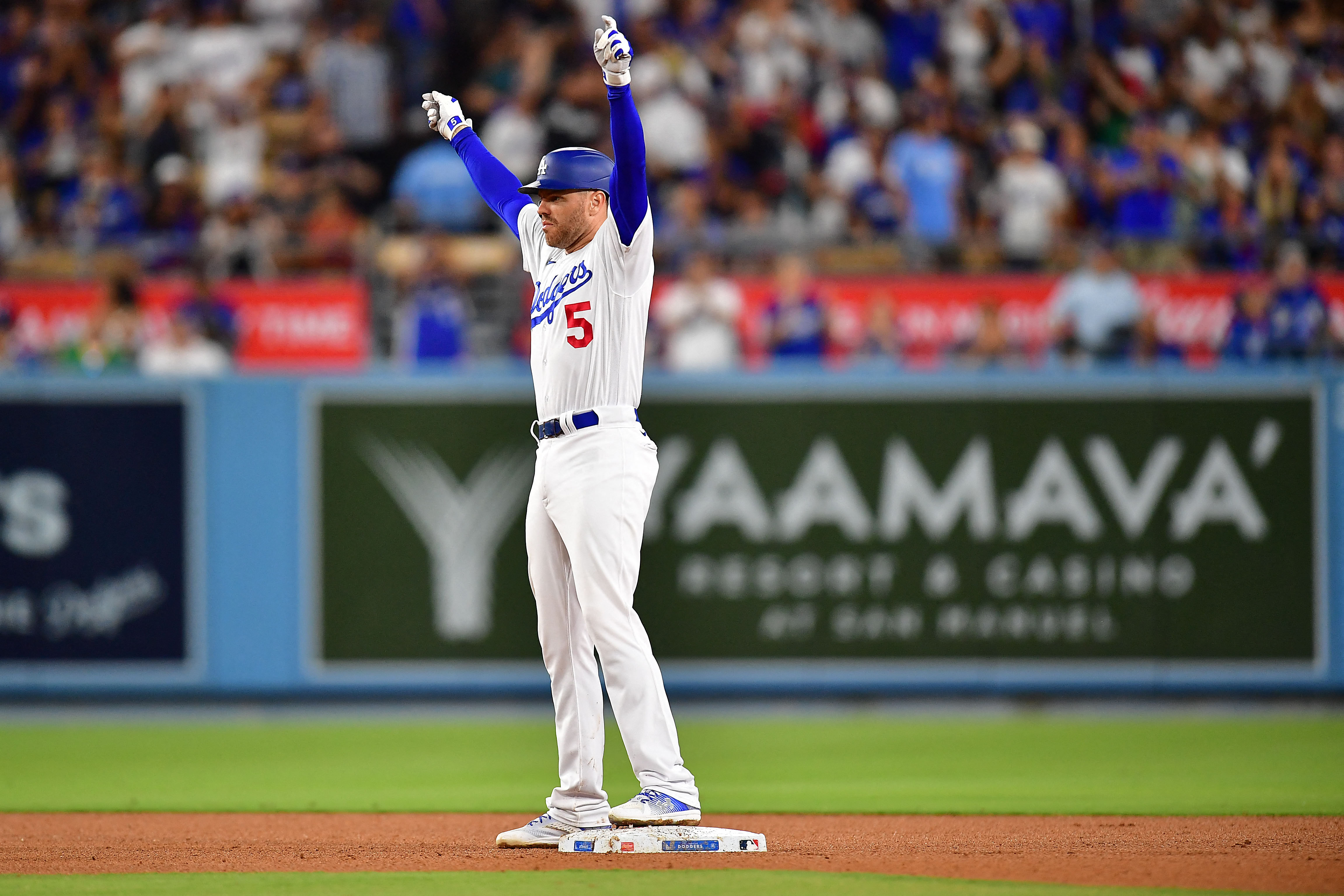 Lance Lynn goes 7 strong in Dodgers debut to beat A's