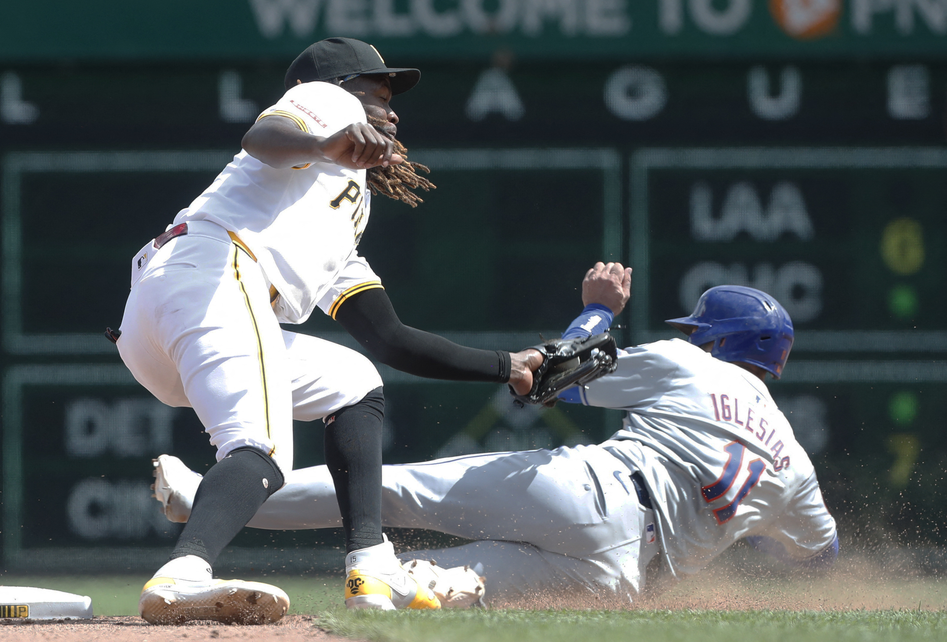 Francisco Lindor’s Two-run Single Lifts Mets Over Pirates | Reuters