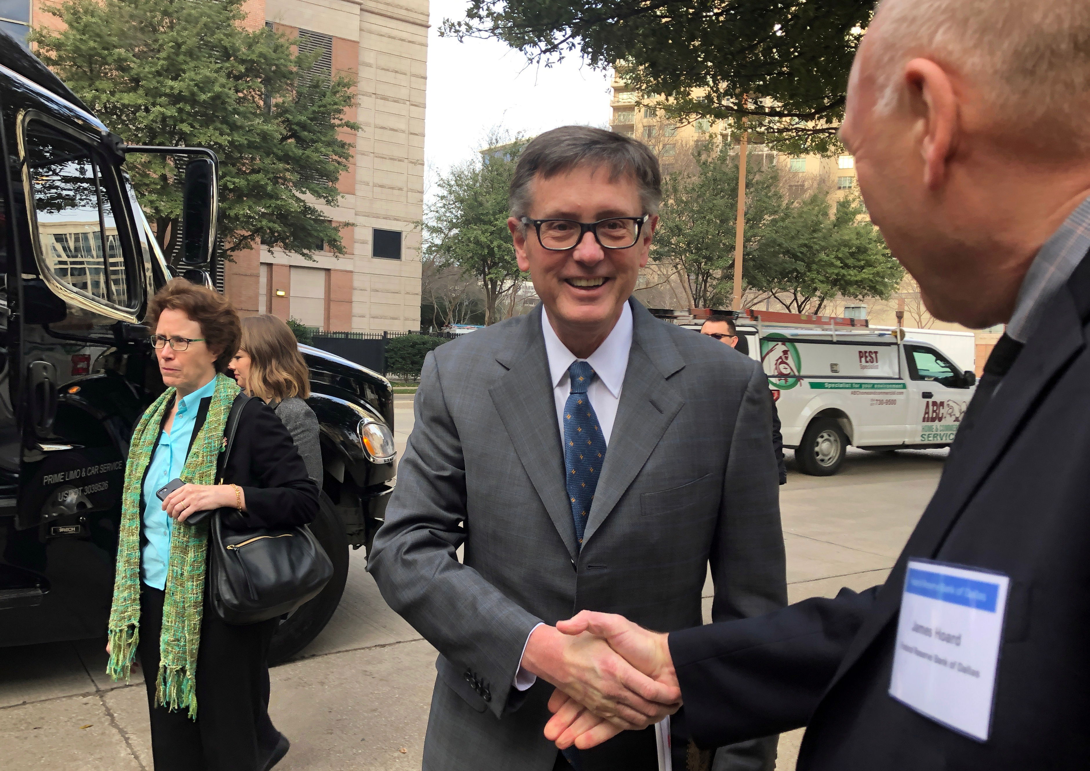 Federal Reserve Vice Chairman Richard Clarida, greets a member of the Dallas Fed staff before boarding a bus to tour South Dallas as part of a community outreach by U.S. central bankers, in Dallas, Texas, U.S., February 25, 2019.   REUTERS/Ann Saphir/Files