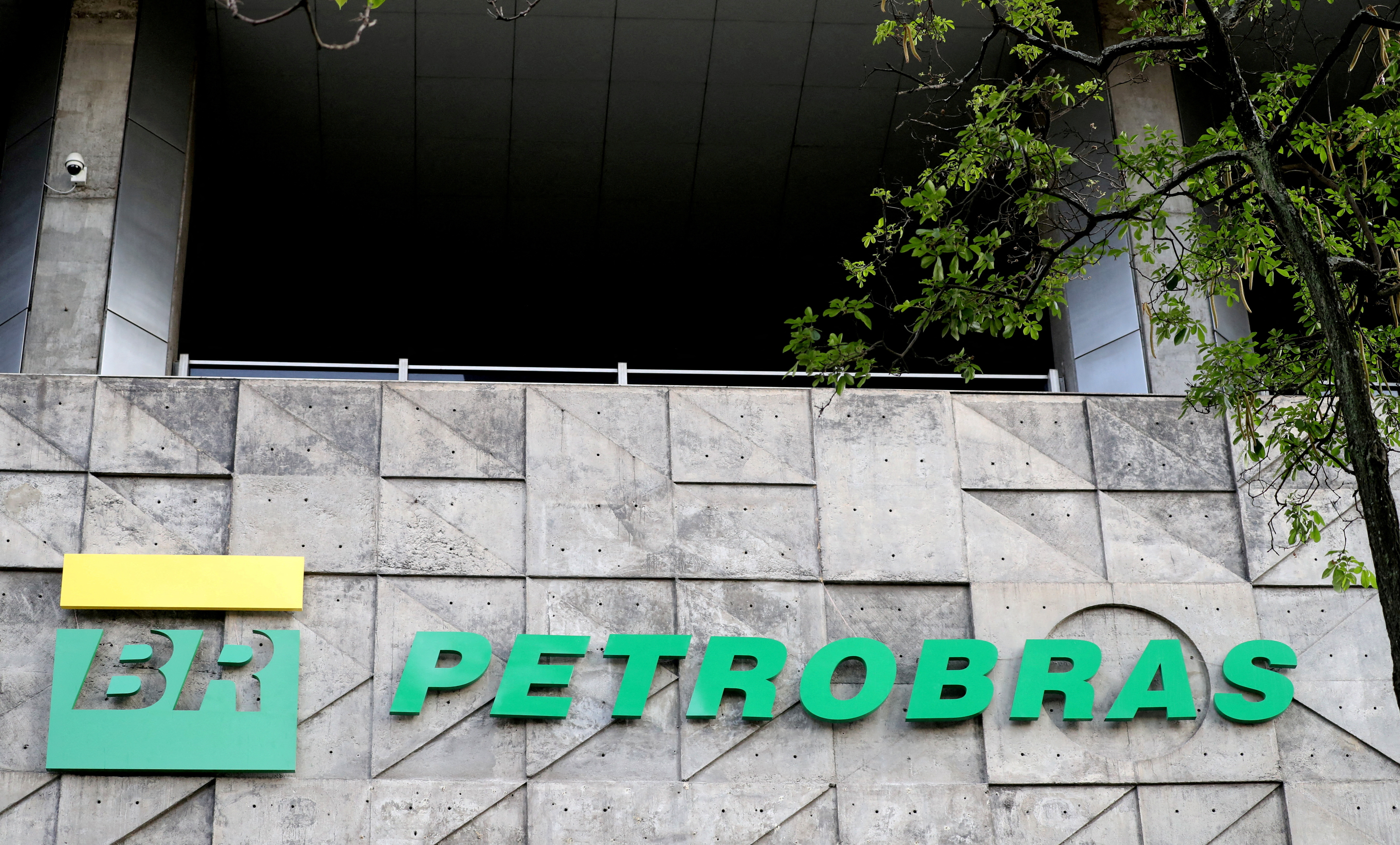 Brazil's Petrobras could increase stake in Braskem to facilitate