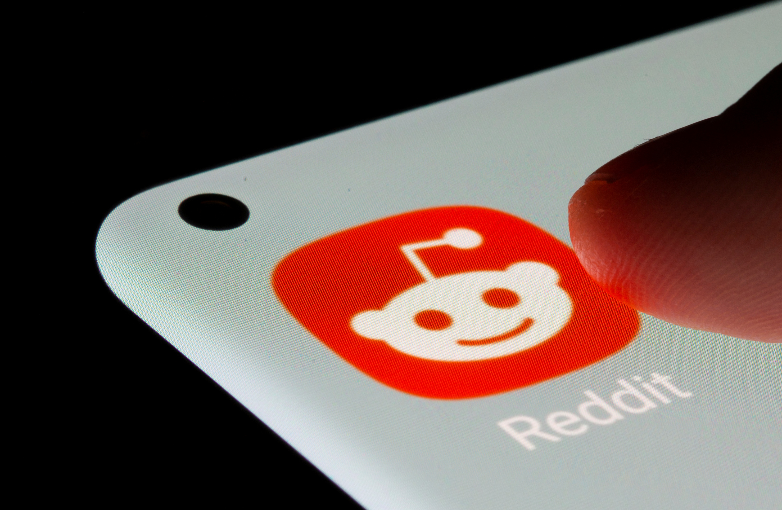 Reddit finally has an official app, hopes to get it upvoted