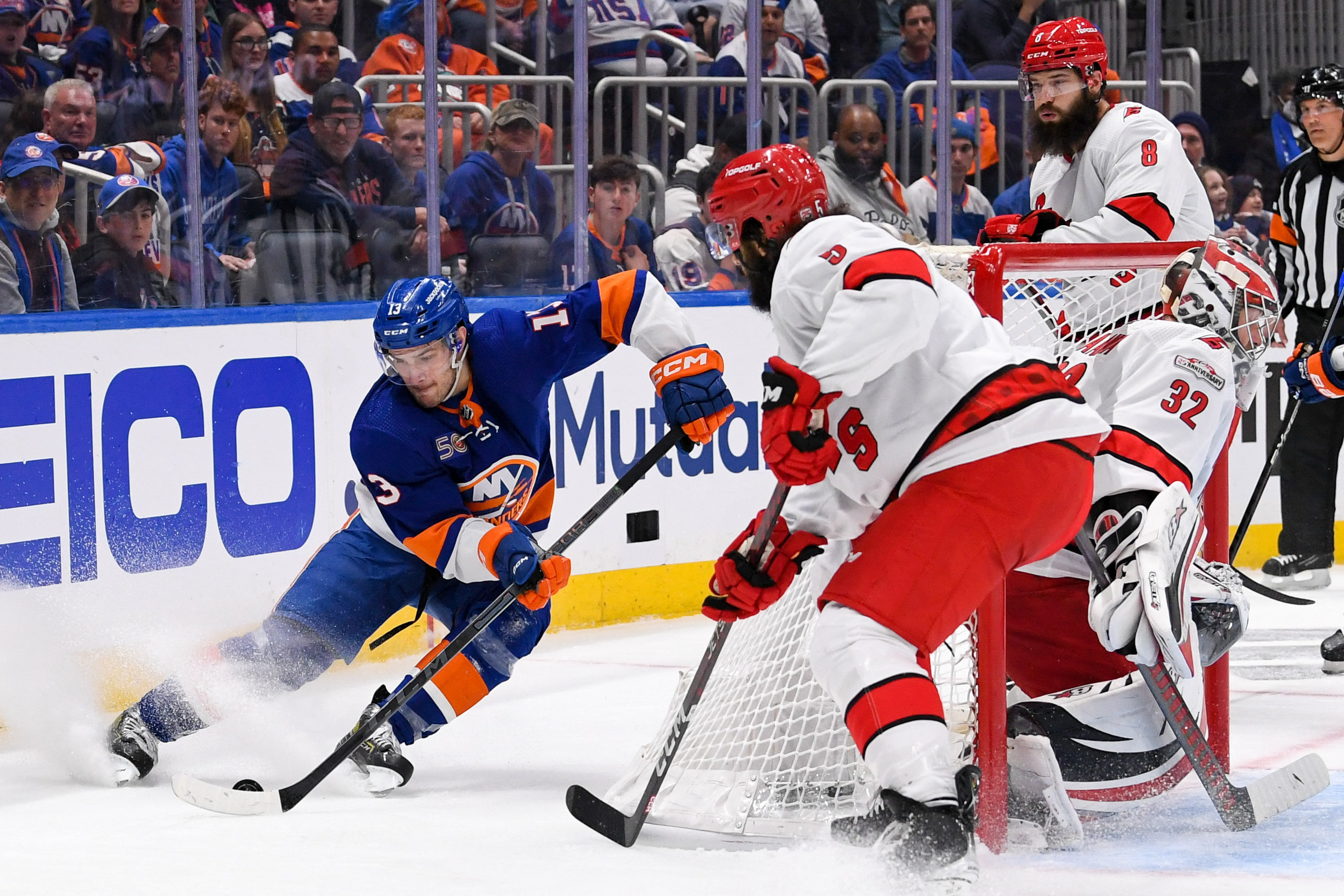 Hurricanes score early, often to top Islanders