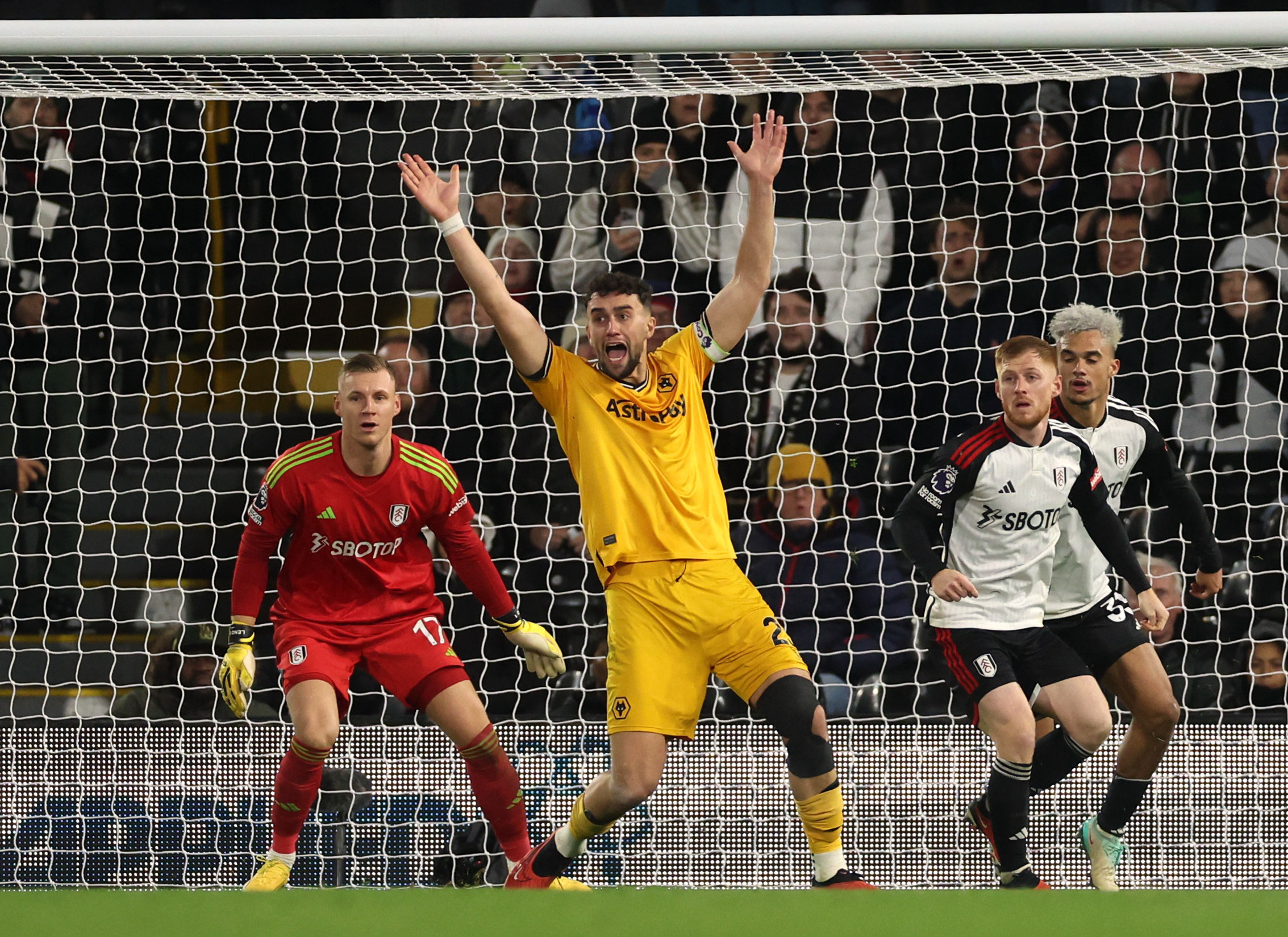 Willian's penalty double earns Fulham 3-2 win over Wolves