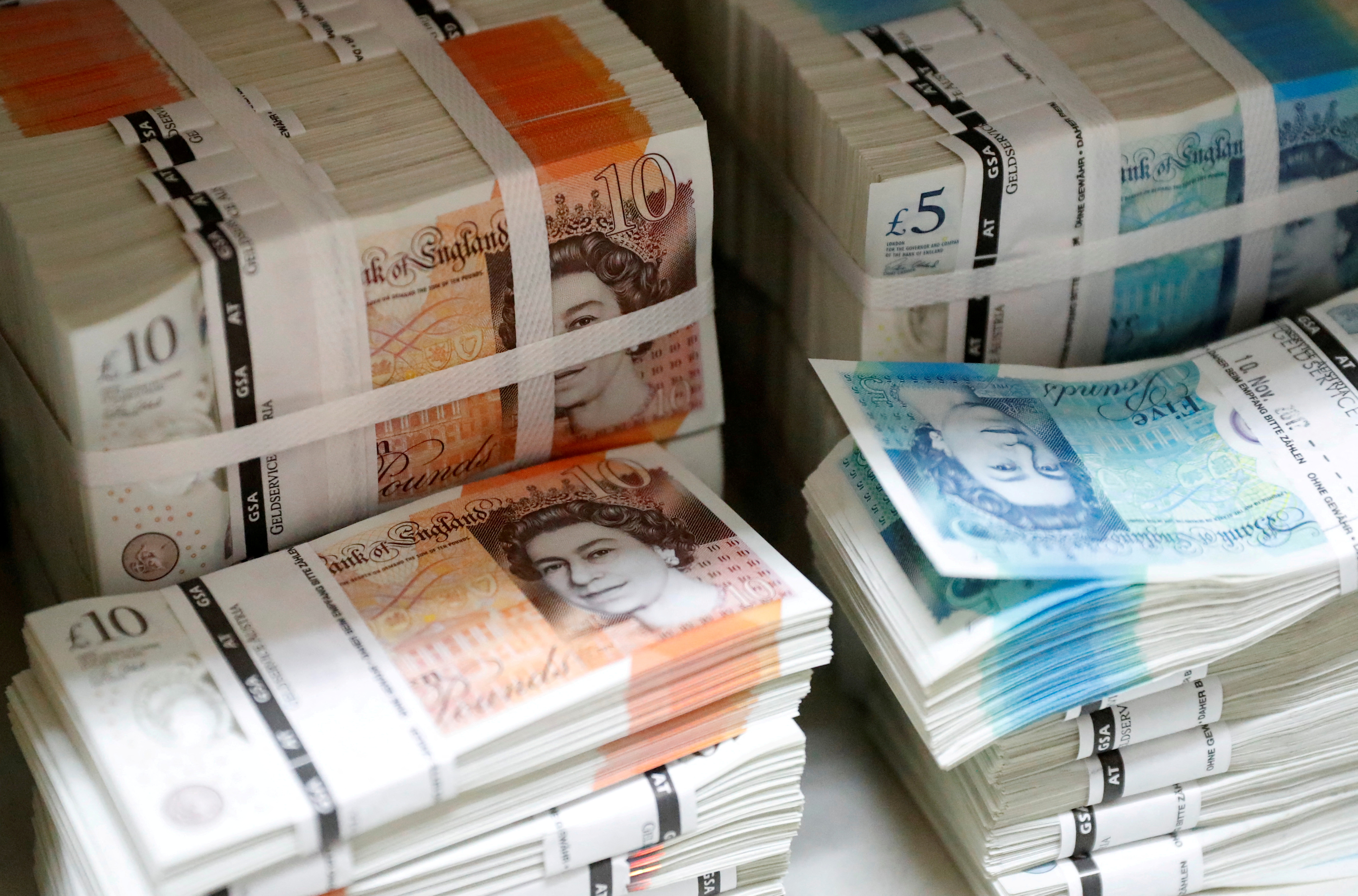 25 Euro To Pounds Sterling rises further ahead of expected BoE rate hike | Reuters