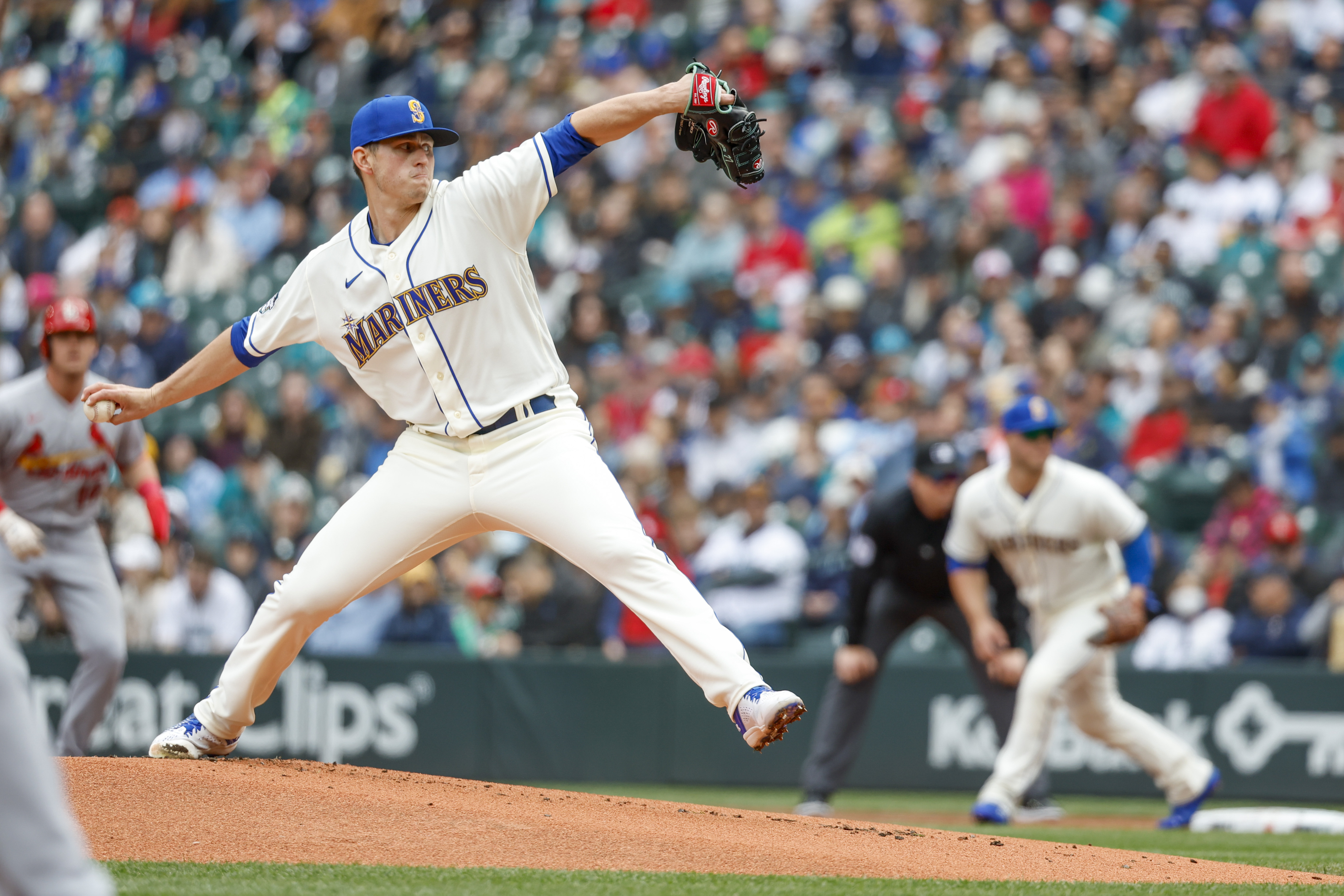 Home run fest powers Cardinals past Mariners