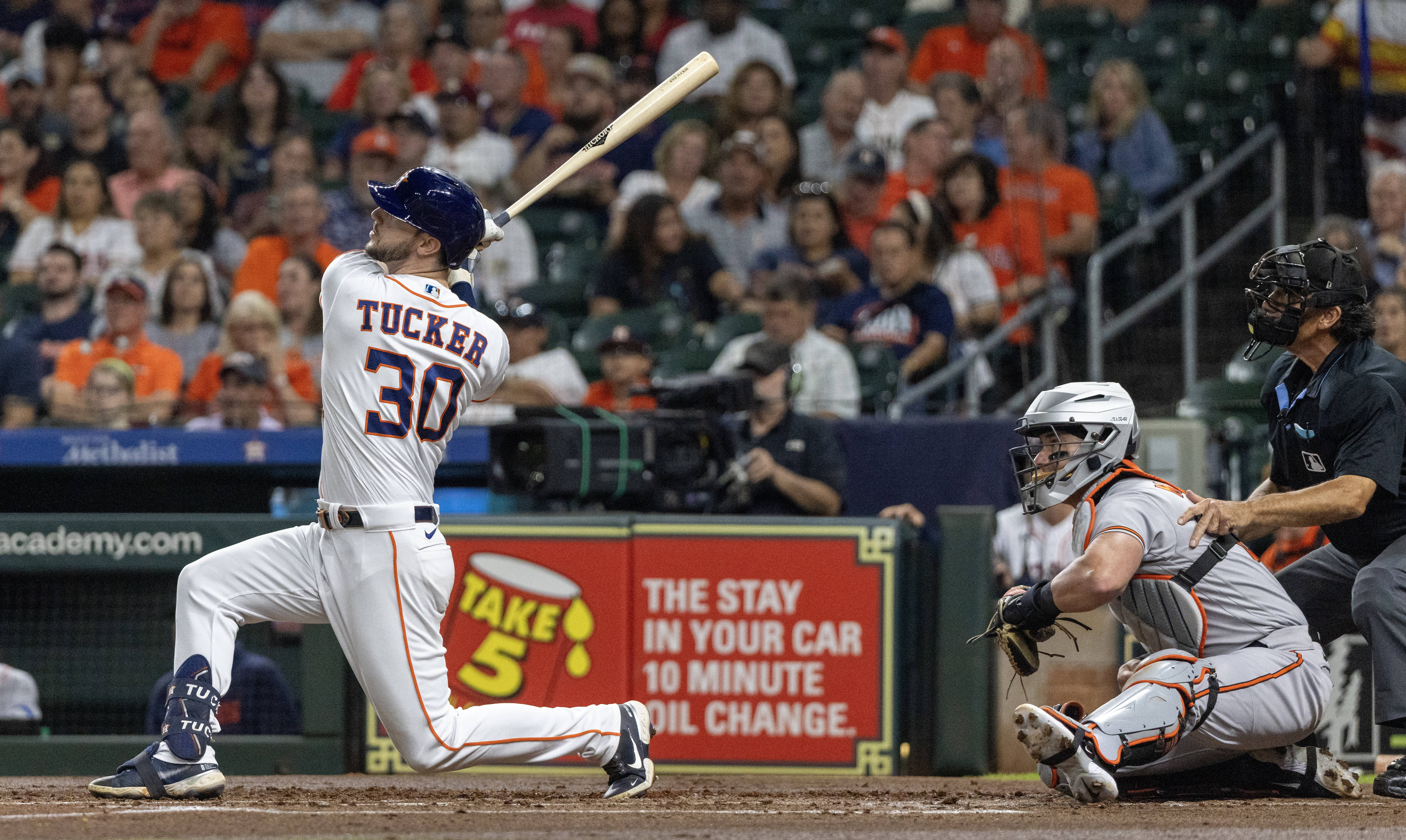 O's outslug Astros behind 2 HRs from Austin Hays