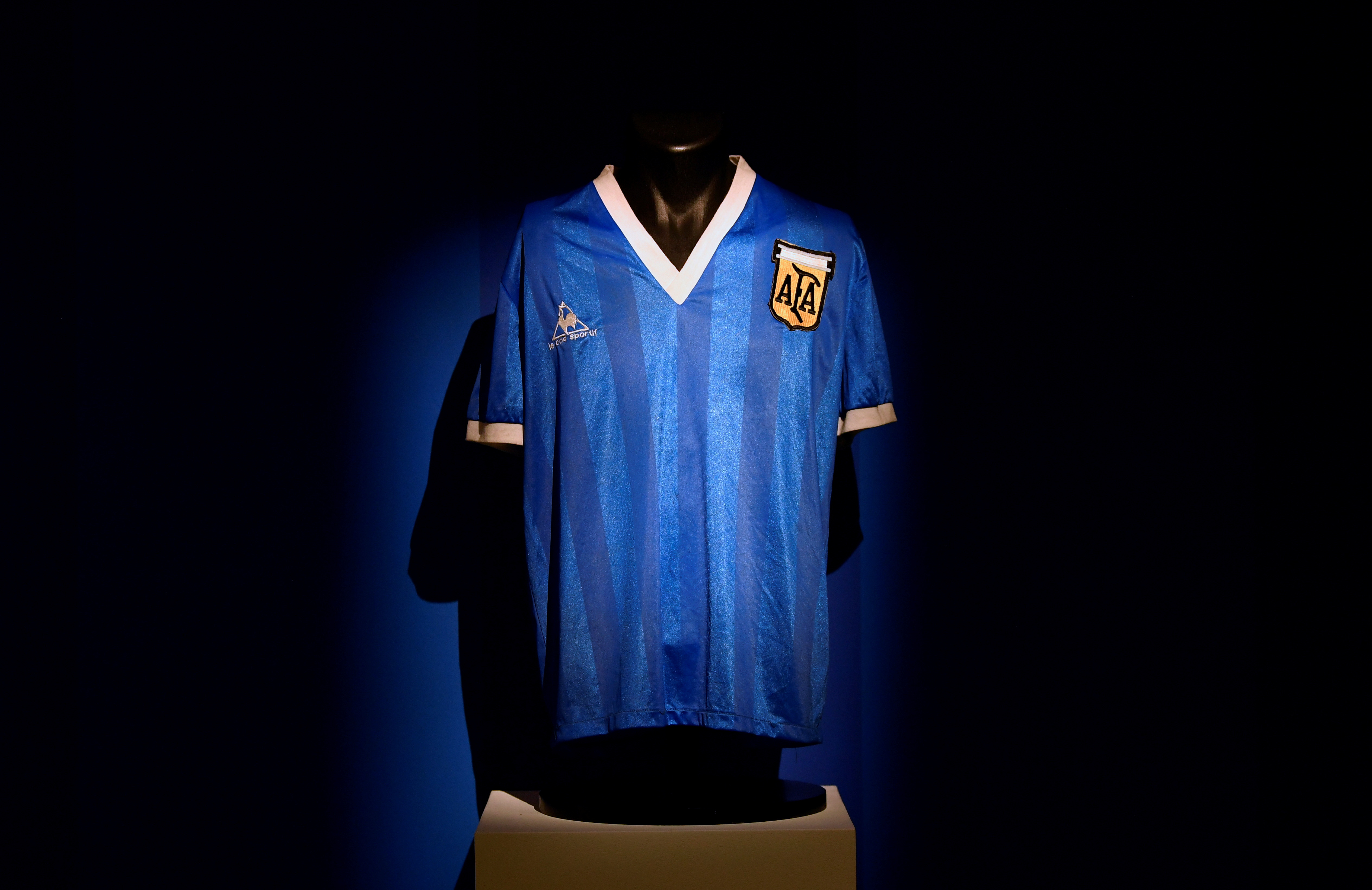 Maradona's 1986 World final shirt returns Argentina | Reuters