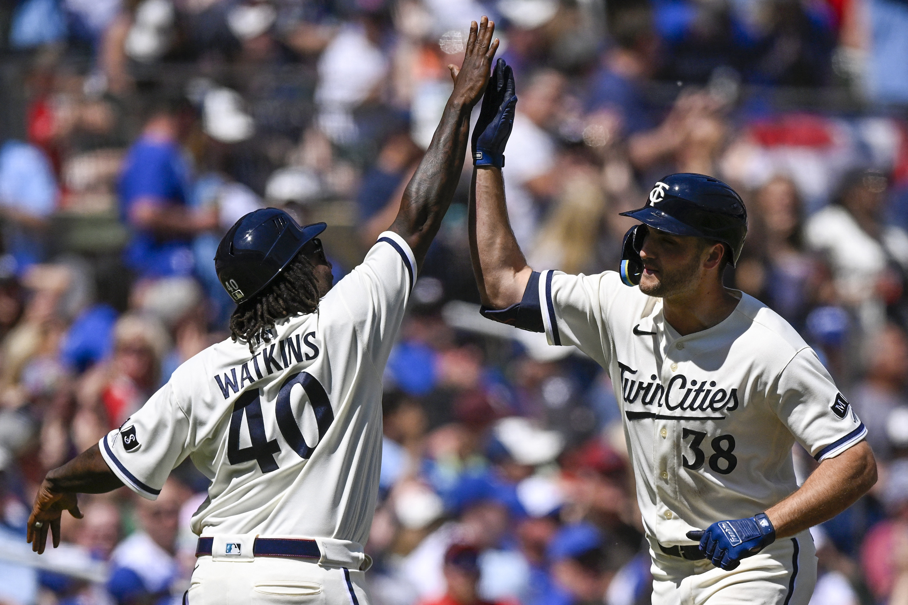 Willi Castro homers twice to propel Twins past Blue Jays