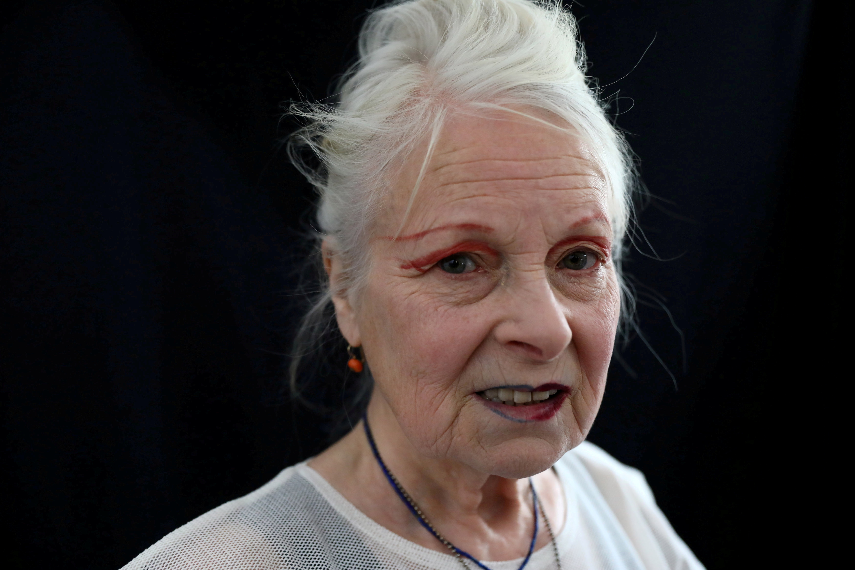 Van eigenaar Ijver Designer Vivienne Westwood shares her 'Letter to Earth' ahead of COP26 |  Reuters