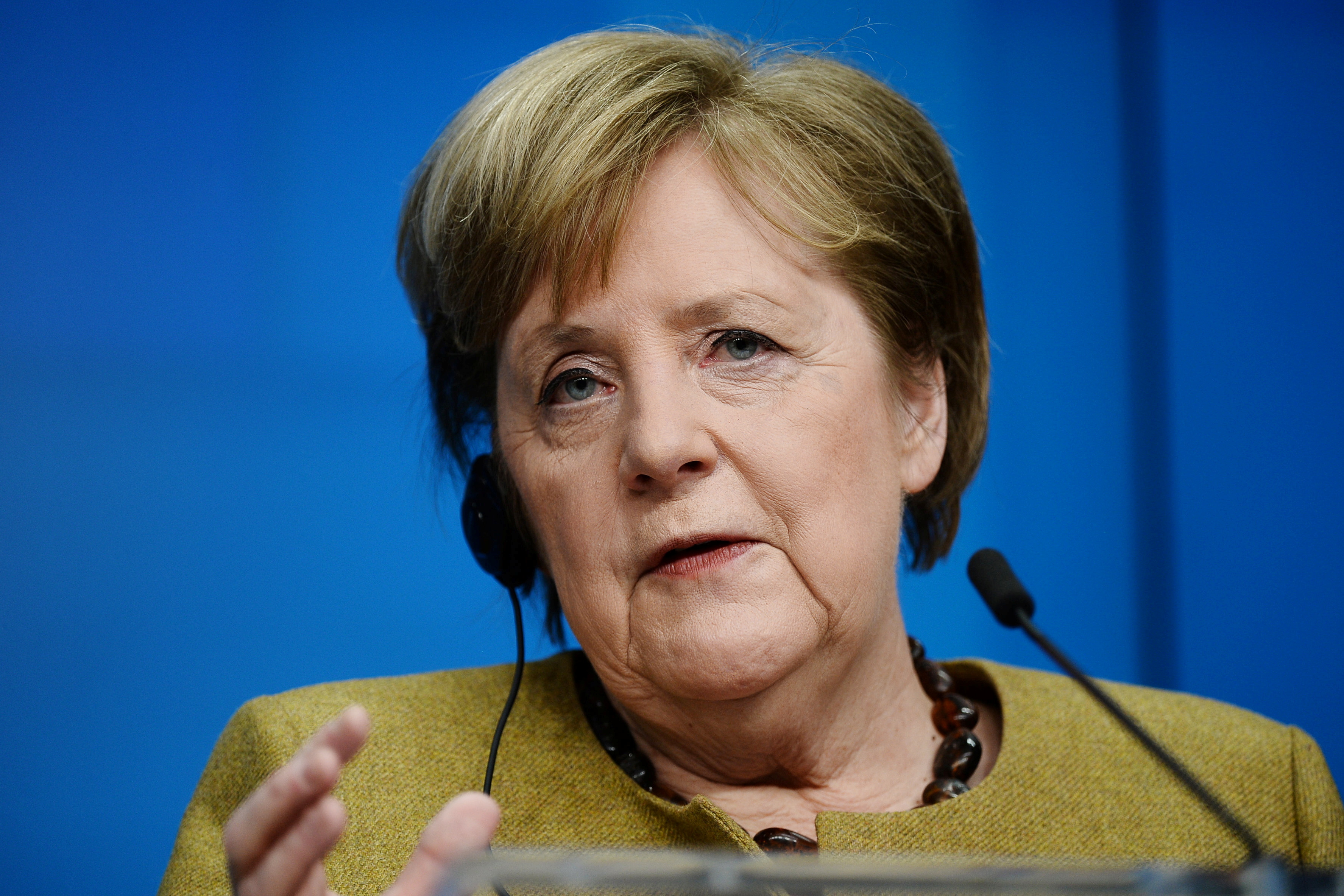 Merkel To Discuss Tighter Lockdown With German States On Sunday Sources Reuters