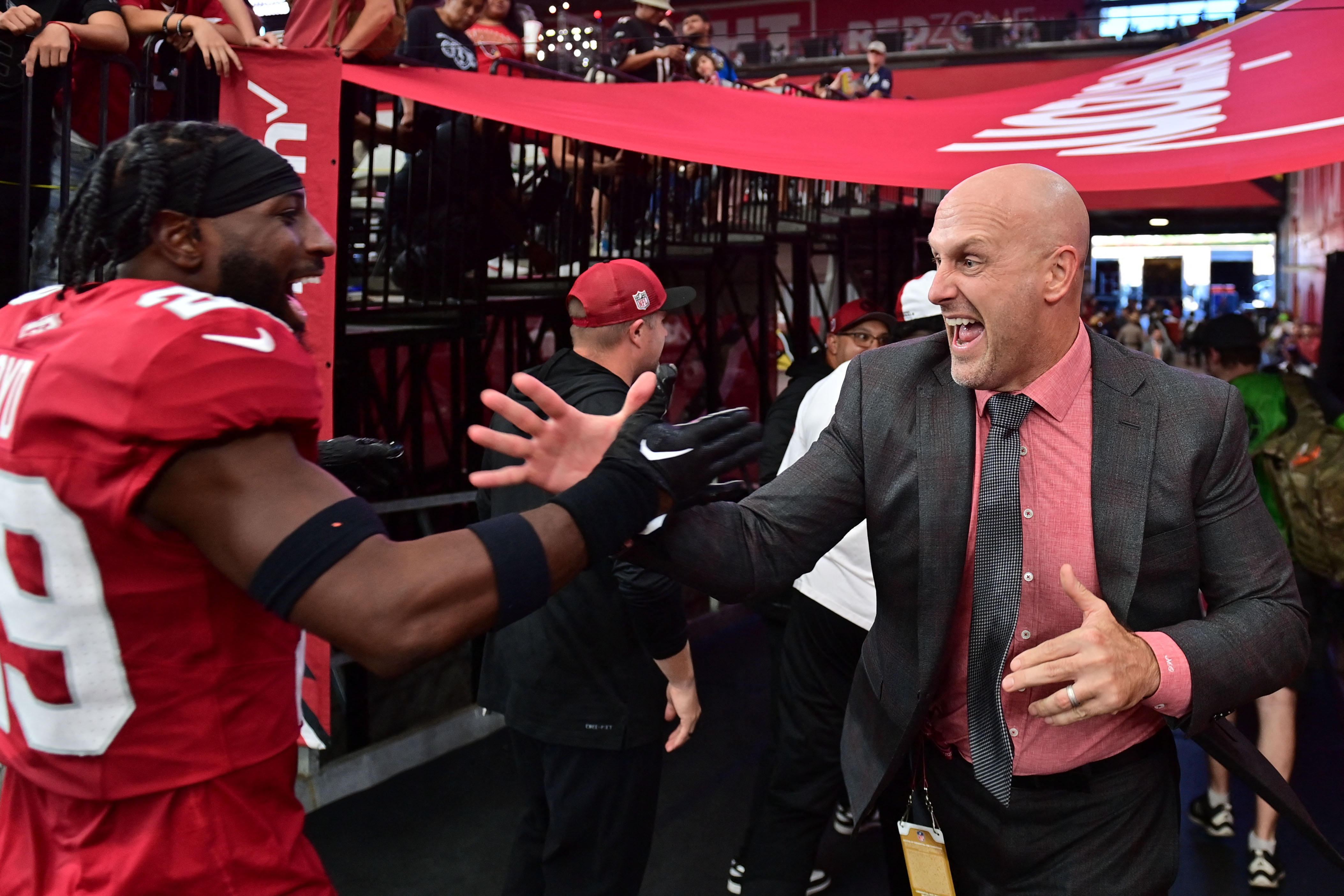 Who are the Cardinals-Cowboys football game announcers for today