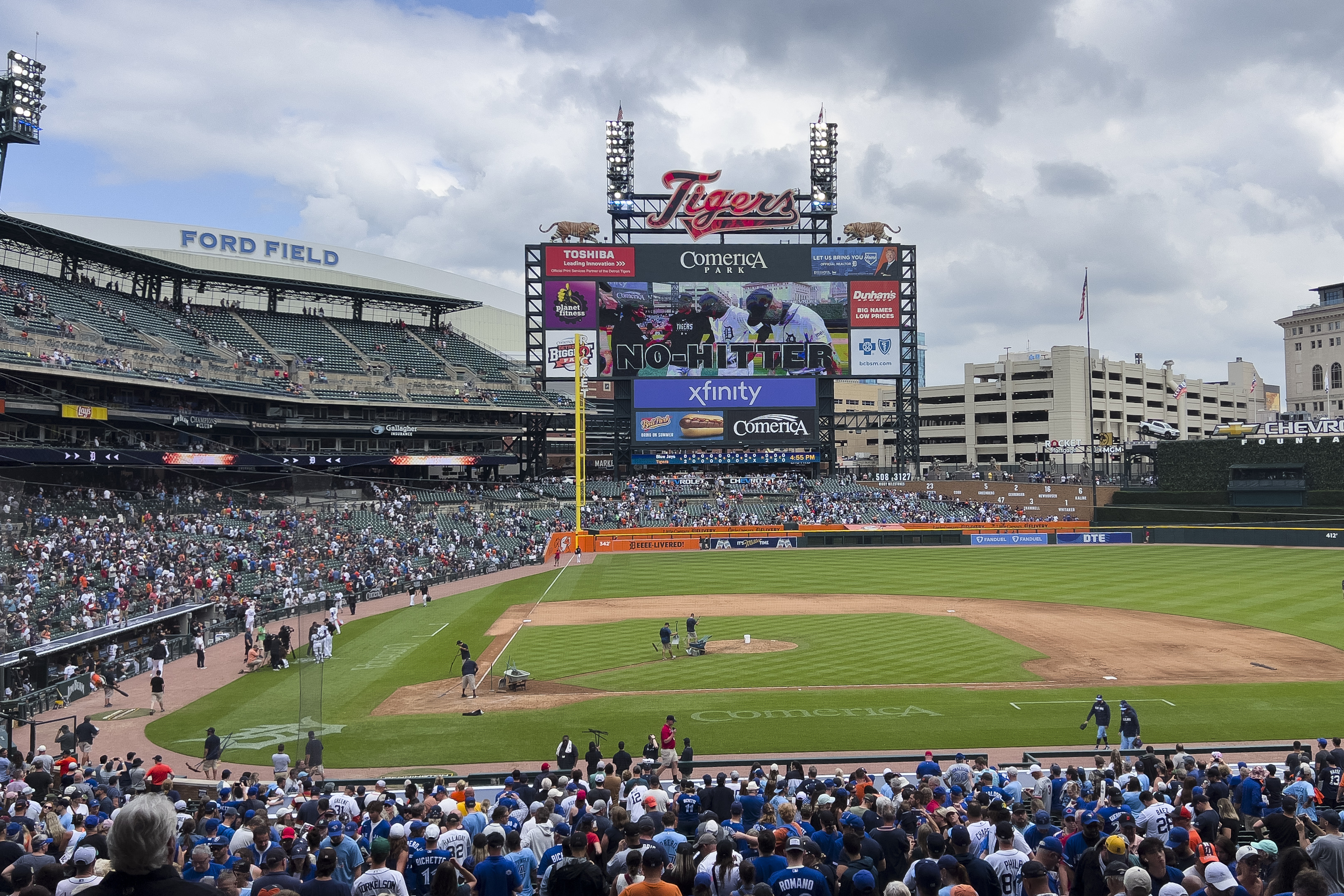 Tigers 2, Blue Jays 0 -- Three Tigers combine on no-hitter