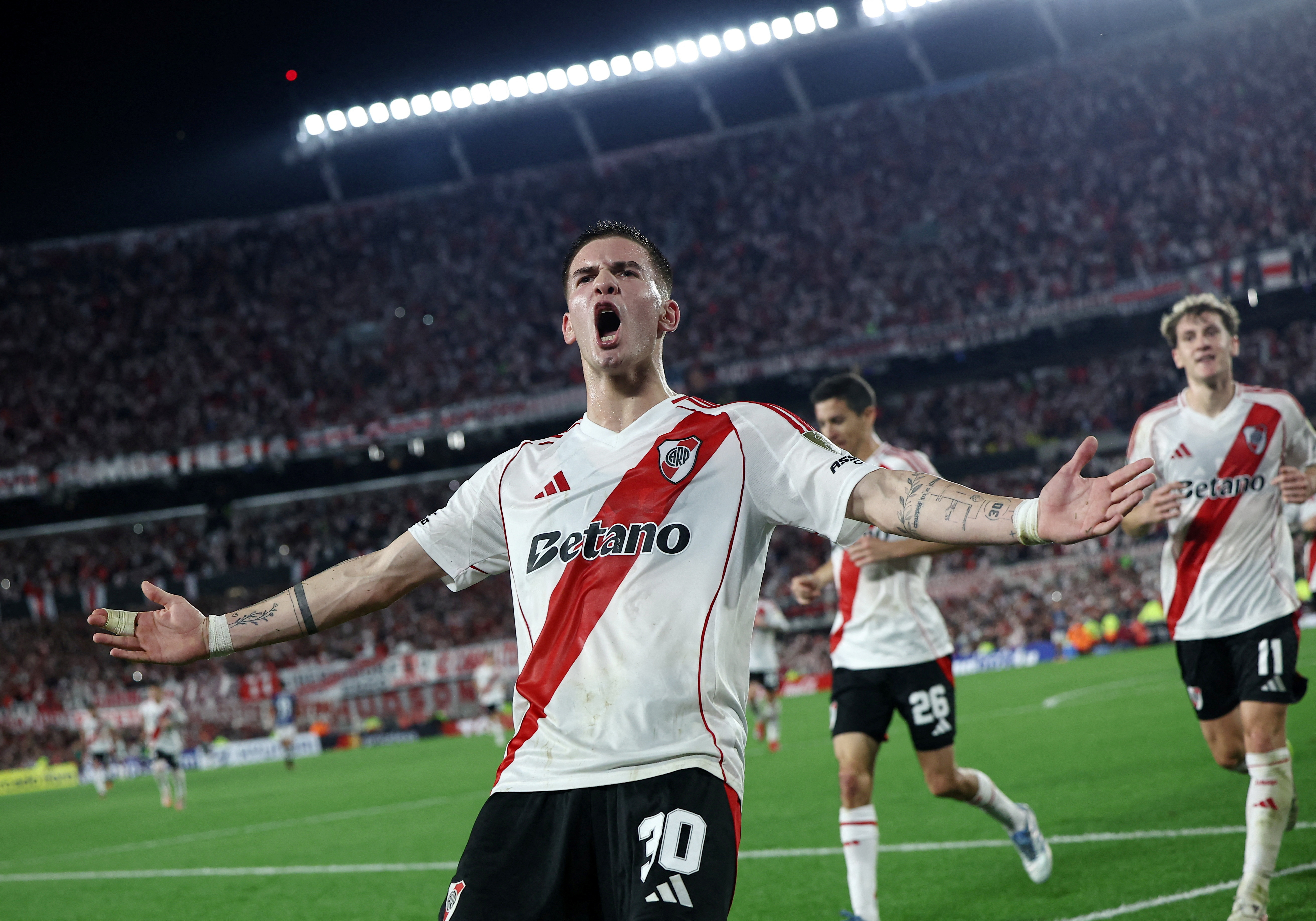 サッカー＝レアル、17歳のアルゼンチン選手と6年契約 | ロイター