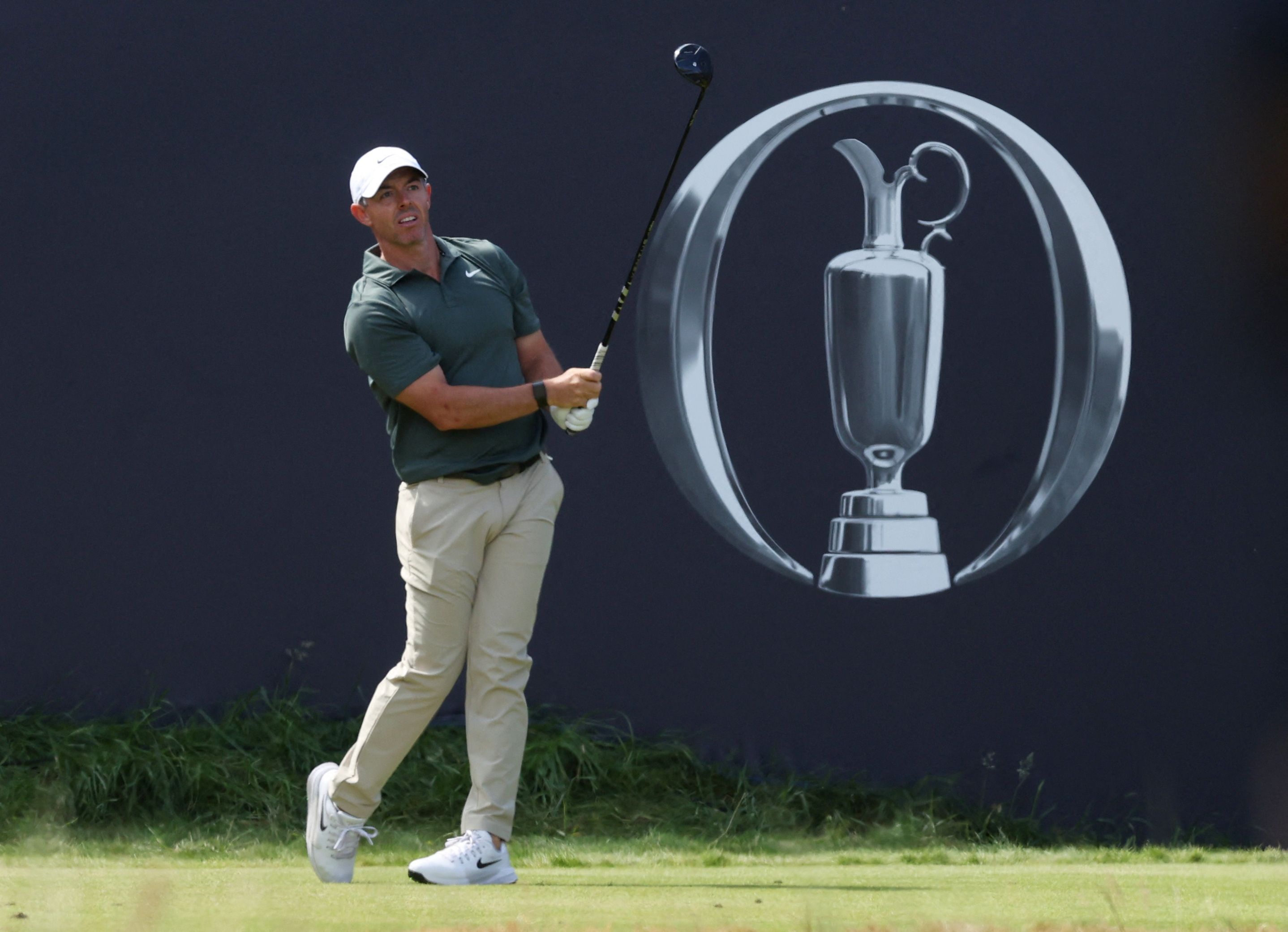 Gary Player taking legal steps after replica Claret Jug sold