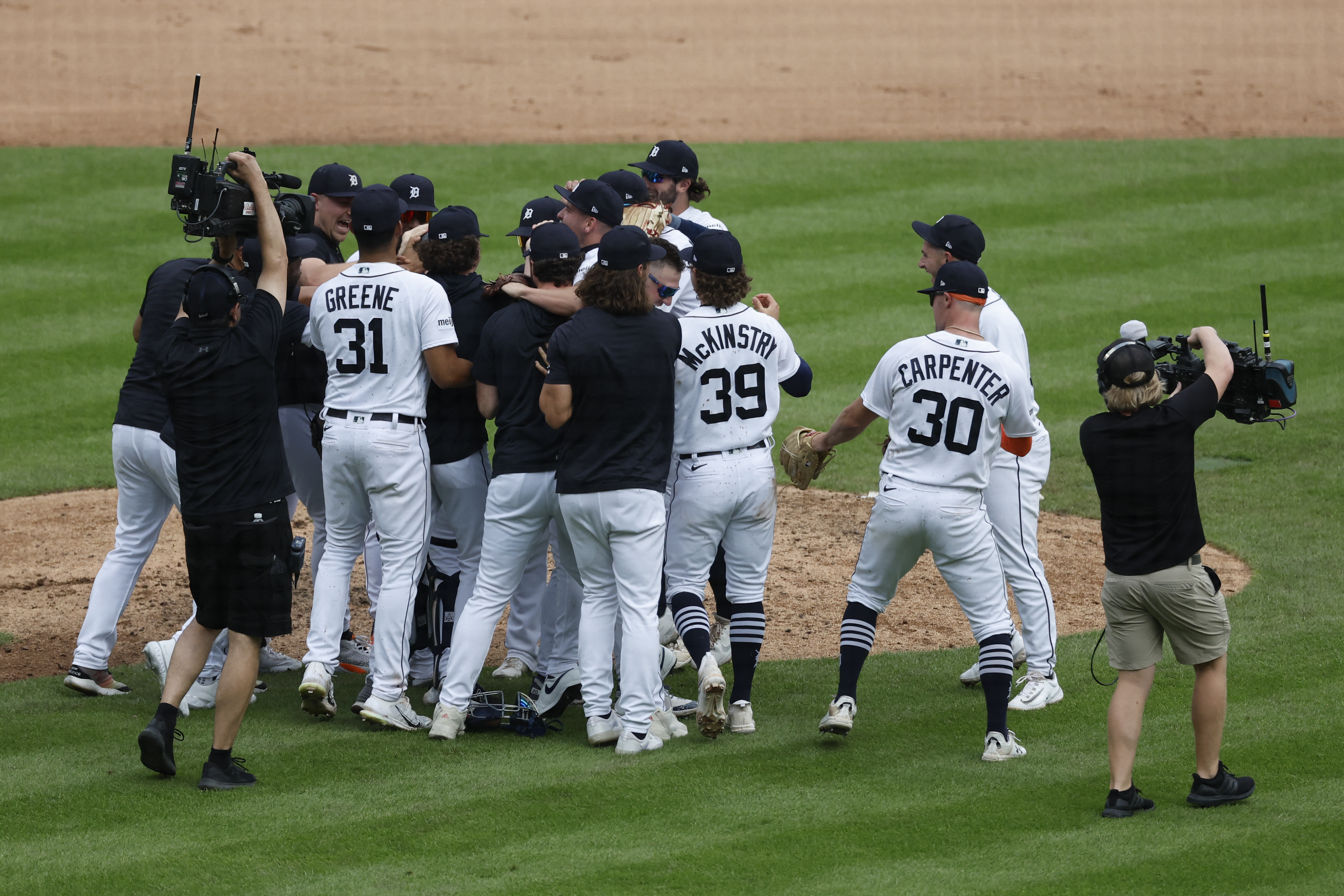 Tigers 2, Blue Jays 0 -- Three Tigers combine on no-hitter