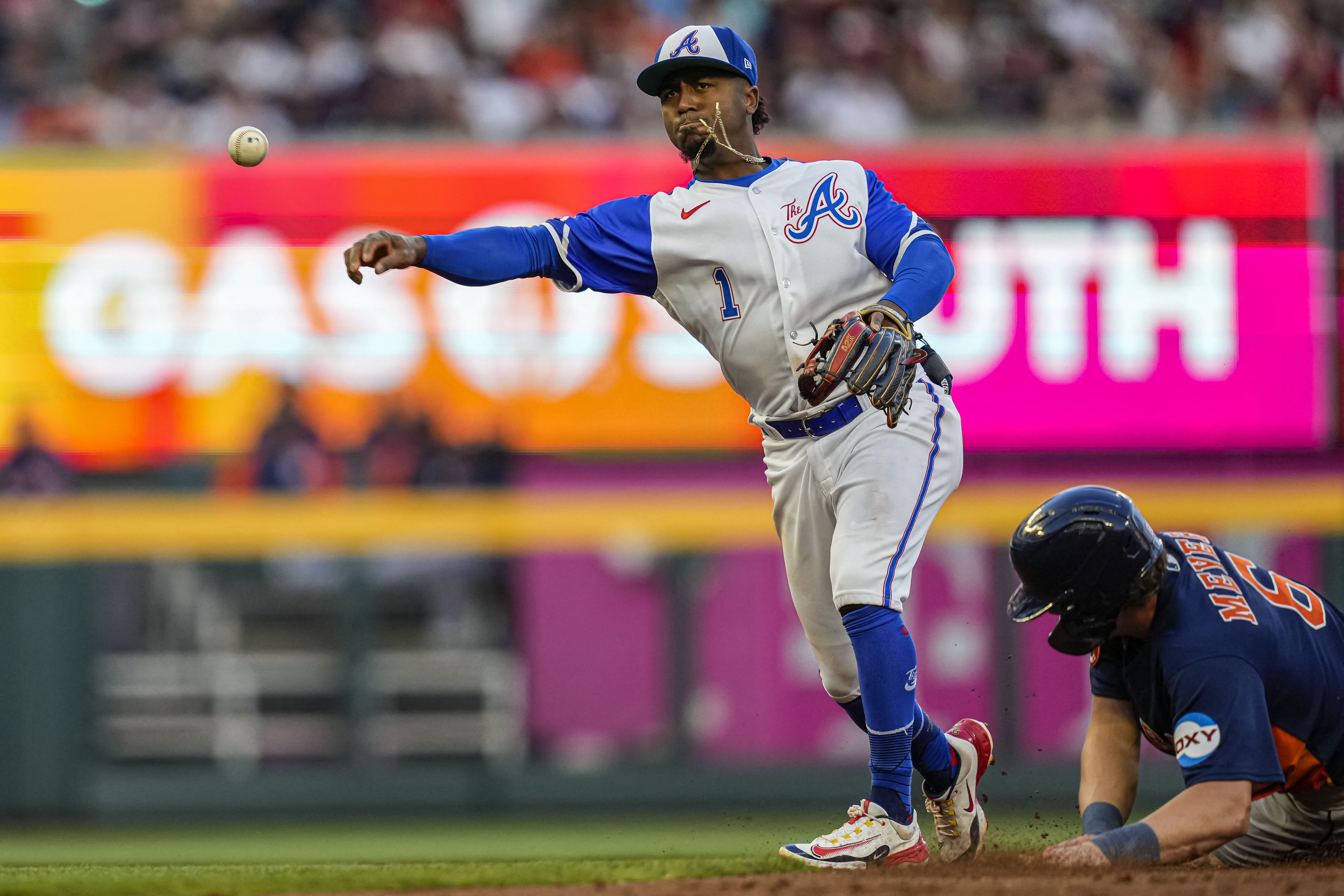 Kyle Tucker, Yordan Alvarez lead Astros over White Sox 6-4