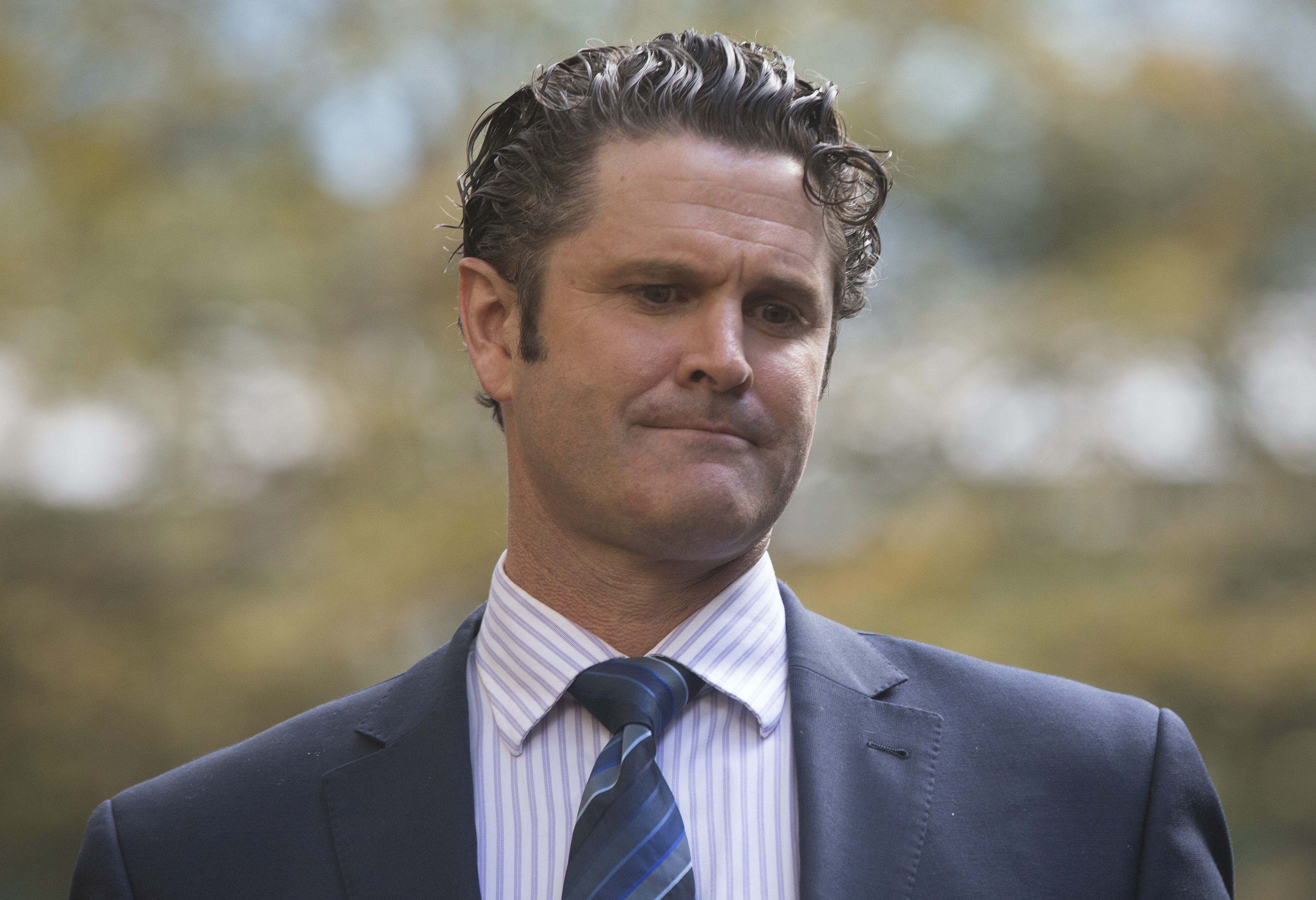 Former New Zealand cricket captain Chris Cairns leaves Southwark crown court in London October 16, 2014. Cairns appeared at court on Thursday charged with perjury relating to libel action against Lalit Modi in 2012. REUTERS/Neil Hall