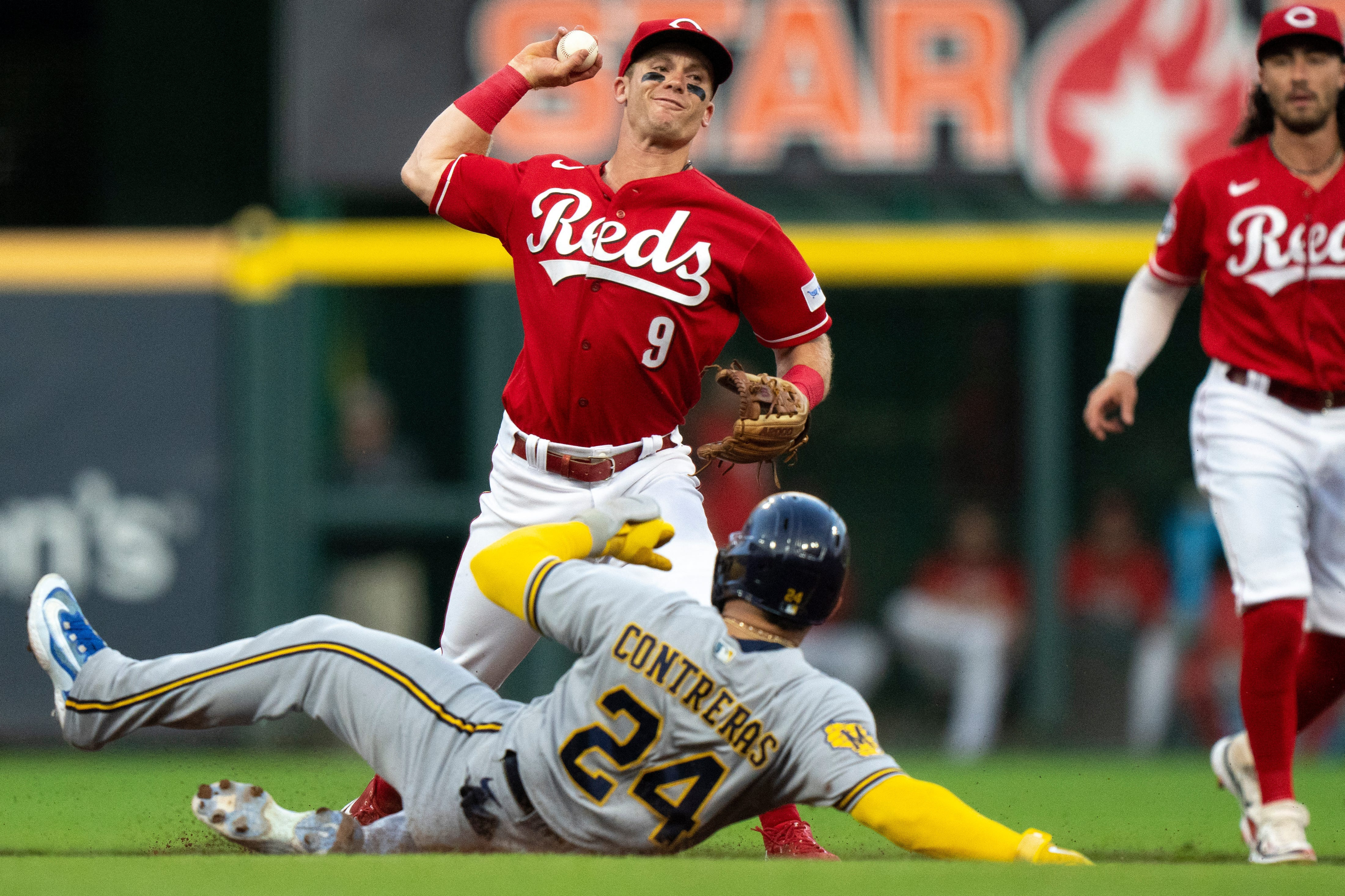 Brewers blank Reds for third straight game, 3-0