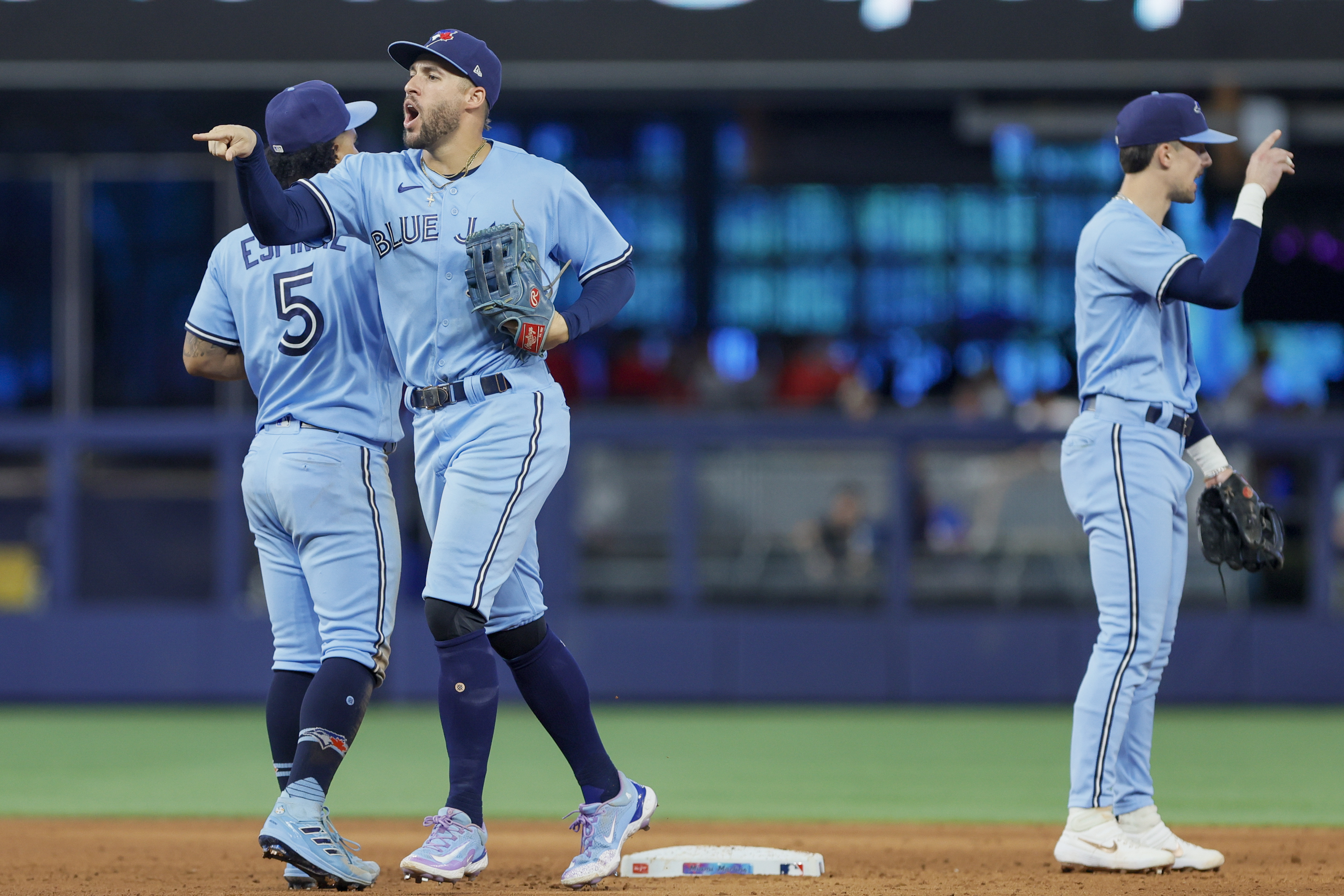 Blue Jays rough up Sandy Alcantara in 6-3 win over Marlins